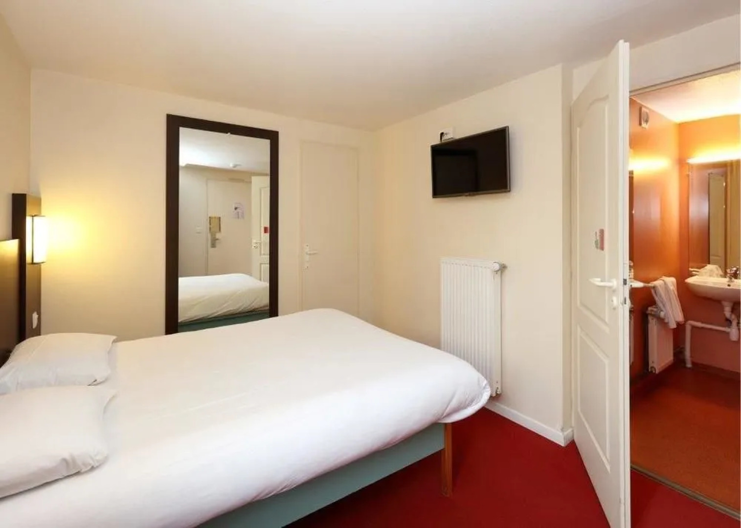 Brit Hotel Essentiel Reims Taissy