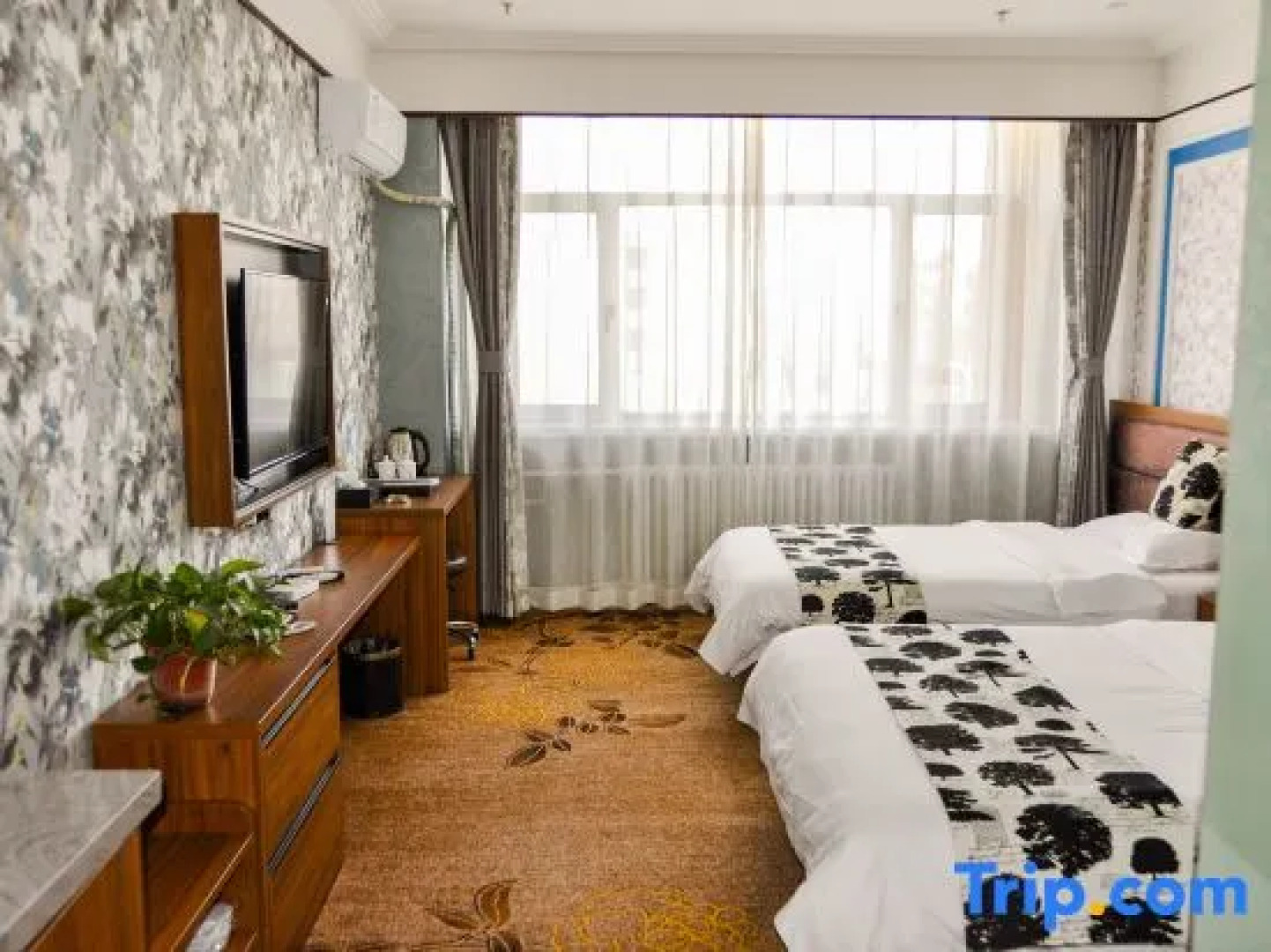 Heide Business Hotel, Ongniut Banner