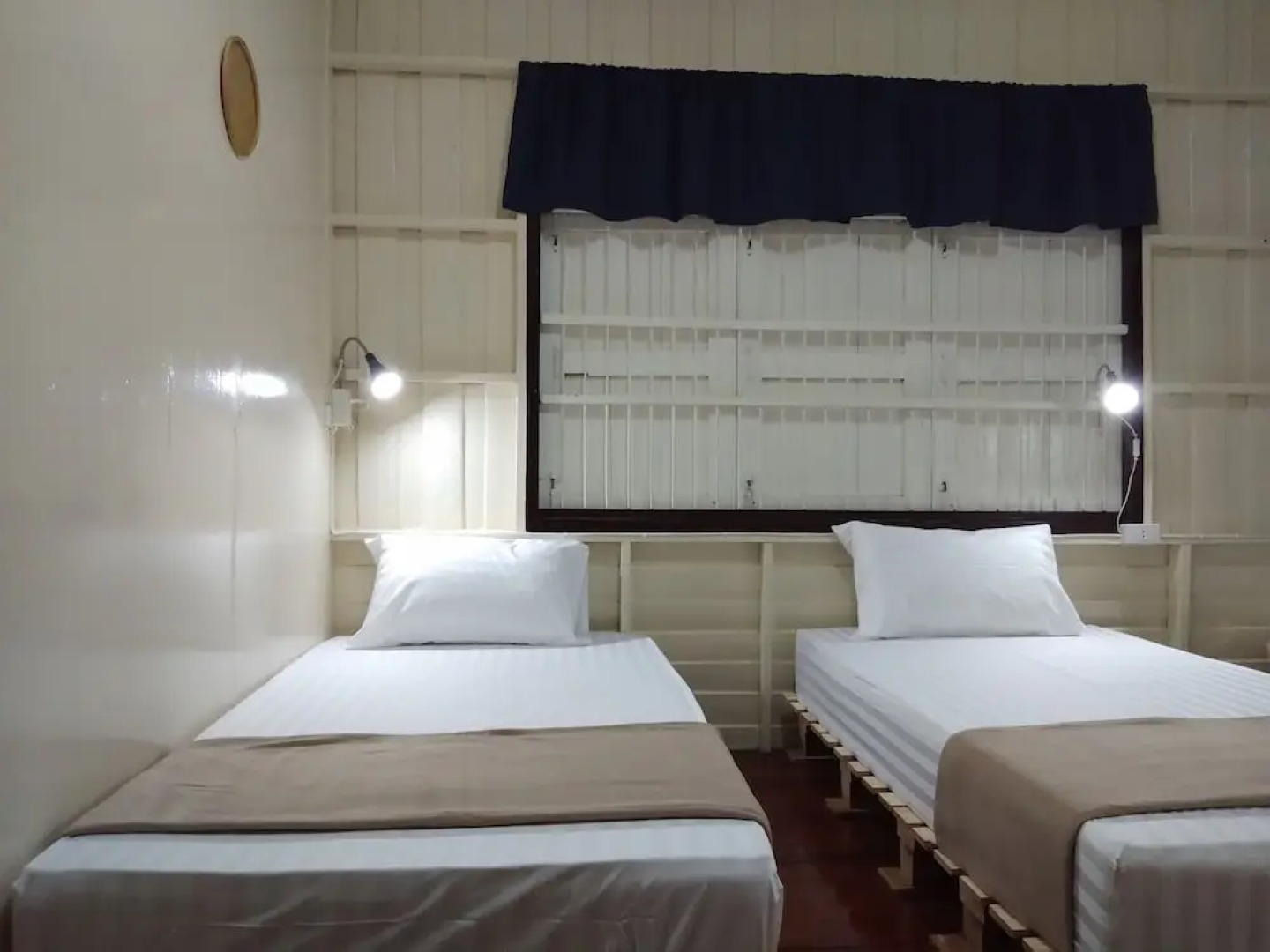 63 Hostel Lopburi