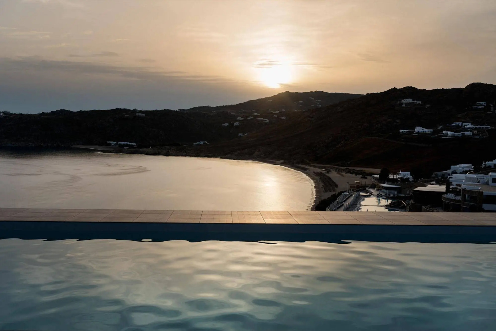 Cova Mykonos Suites