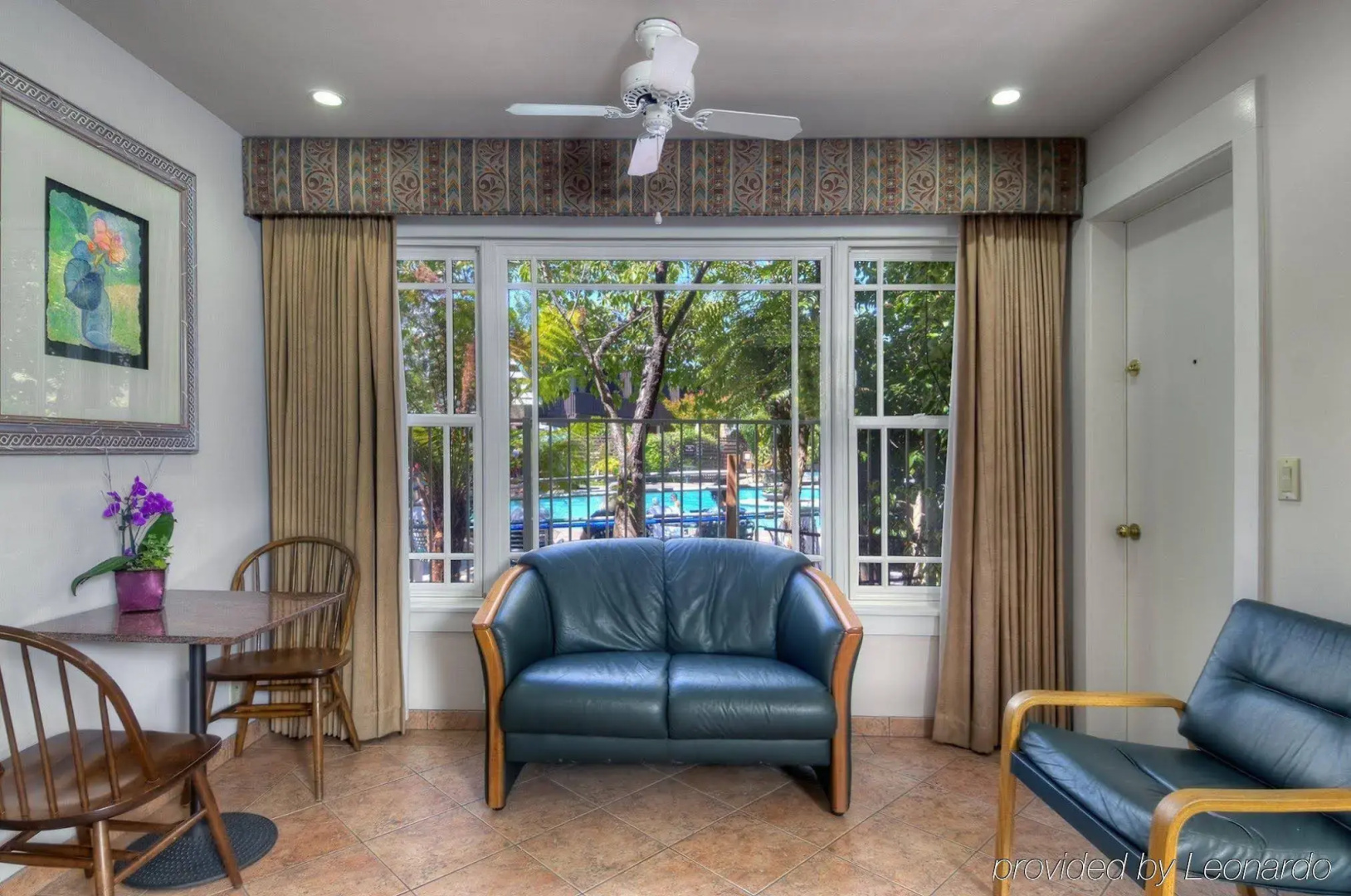 Dinah's Garden Hotel