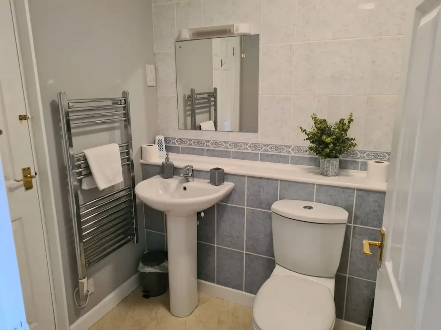 10 Valley View Lodge