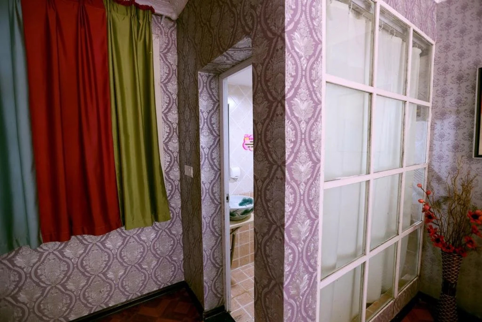 Fenghuang Happy Hotel