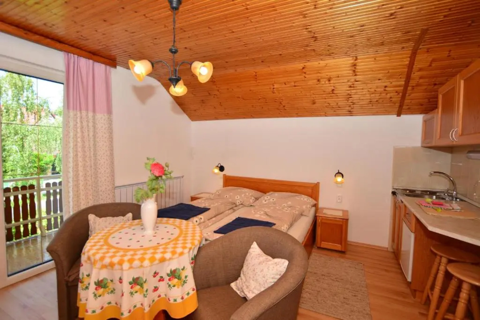 Viragoskert Apartman