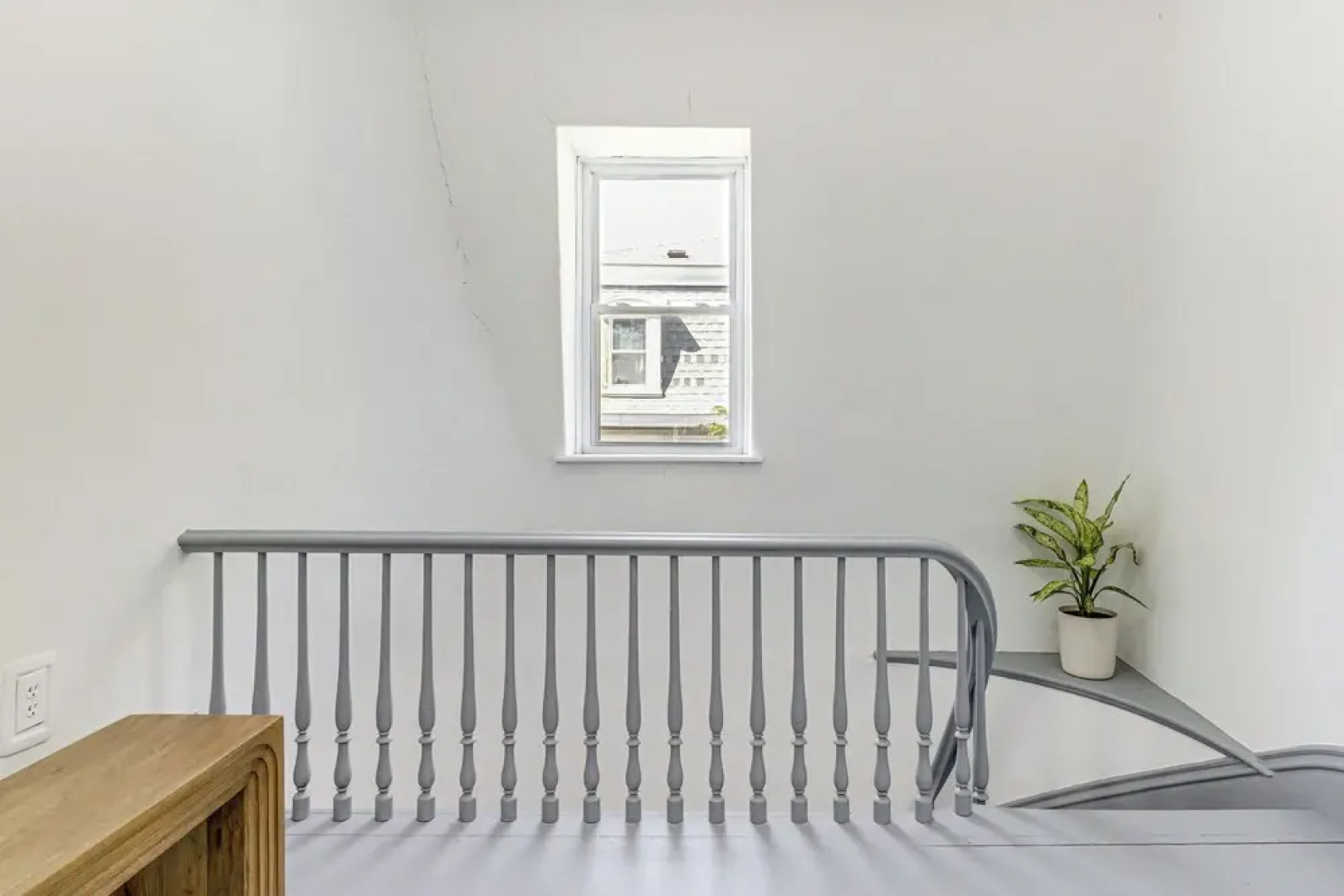 Explore Dtwn, Parks & Colleges: Cozy Worcester Apt