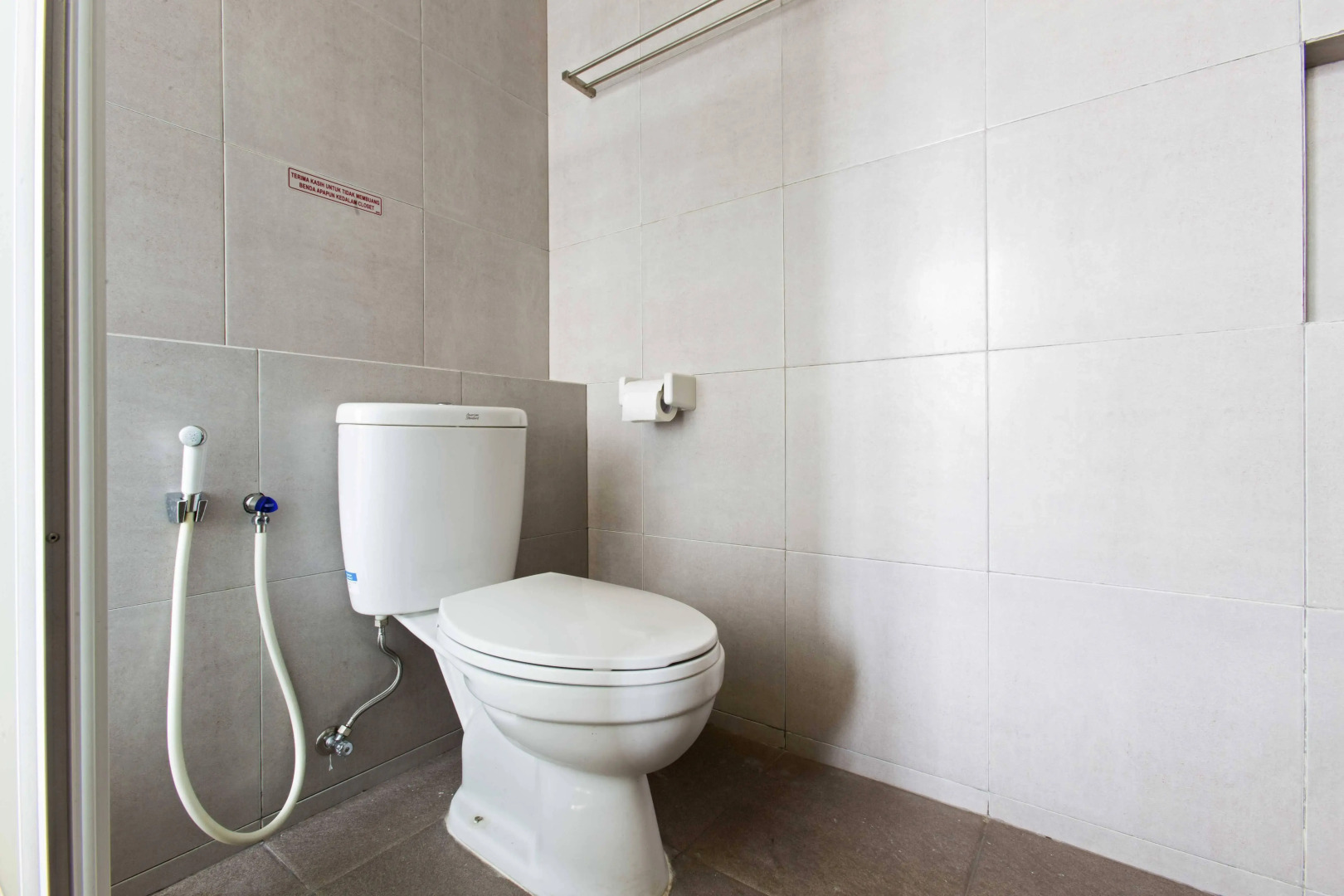 RedDoorz @ Pejompongan Baru