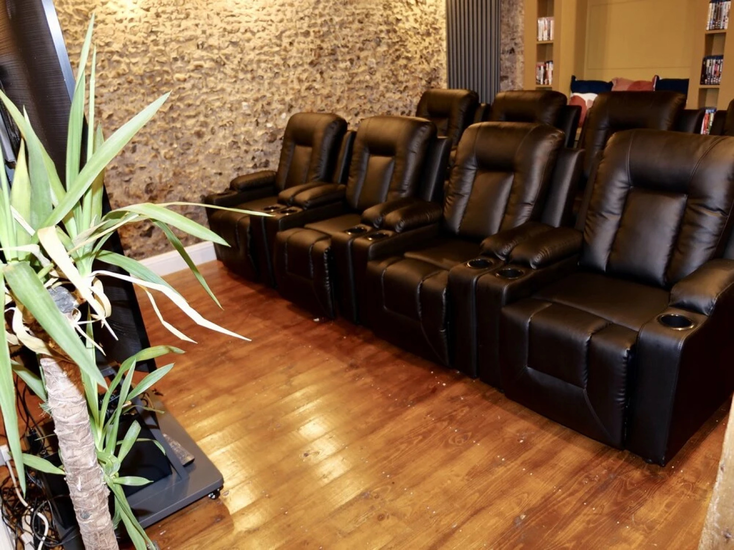 Luxury 9 Bed Manor House Hot Tub Cinema Room Skytv