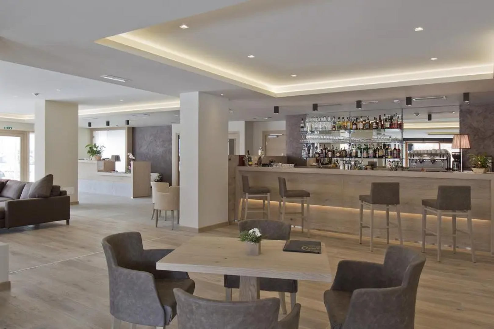 Design And Suite Hotel Ciarnadoi