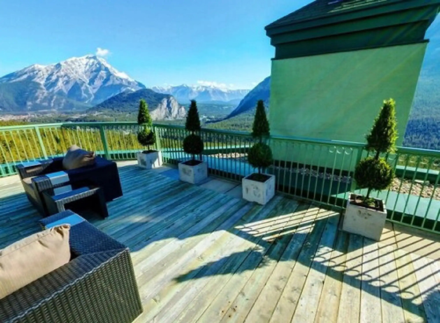 Rimrock Banff, Emblems Collection