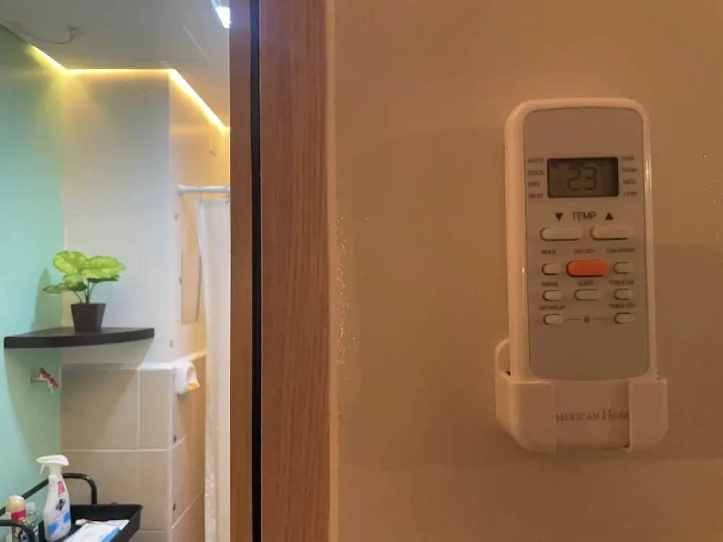 Poolside Apartment - Sleeps 4, Ac & Hot Shower