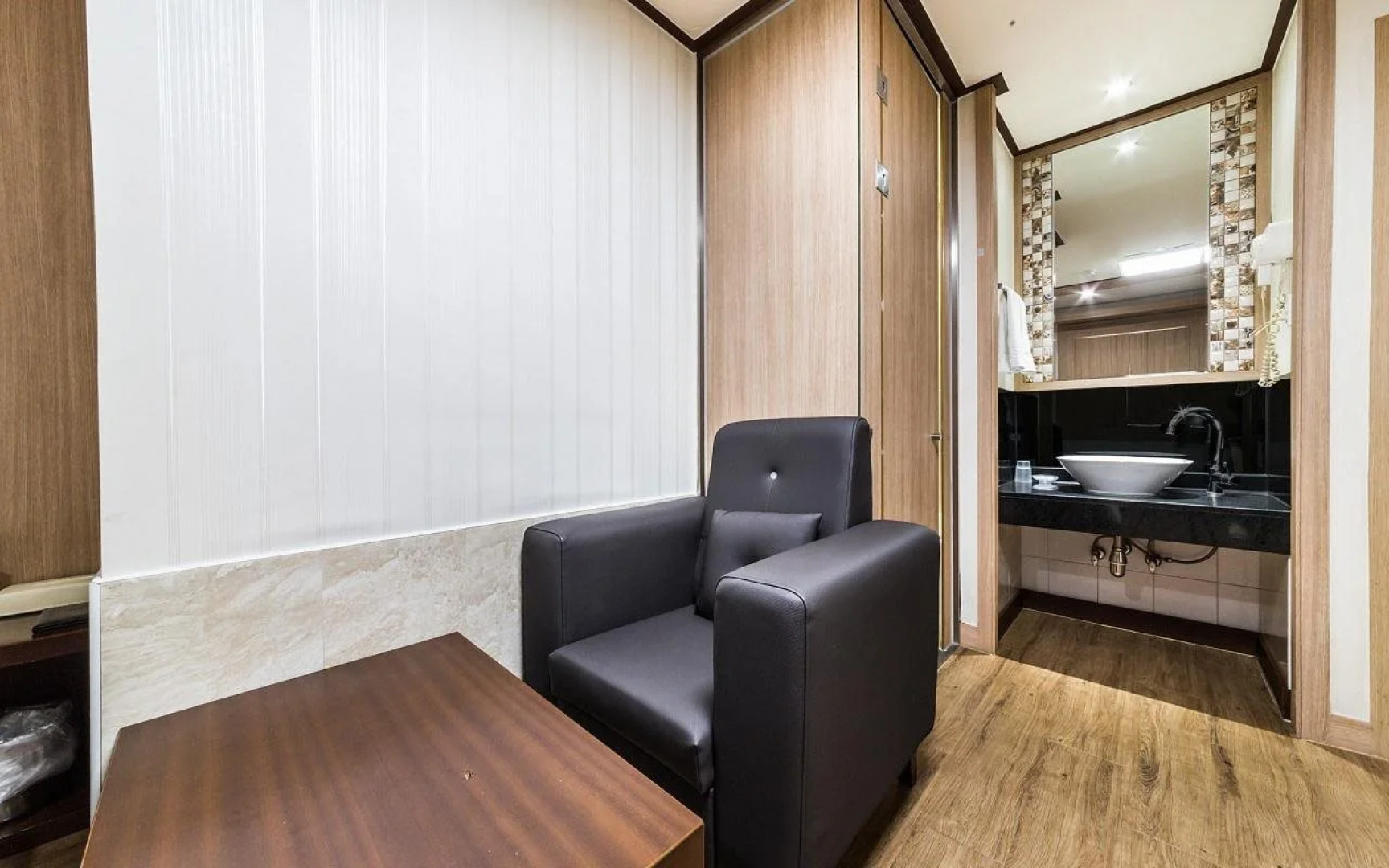 Brown Dot Hotel - Suwon City Hall