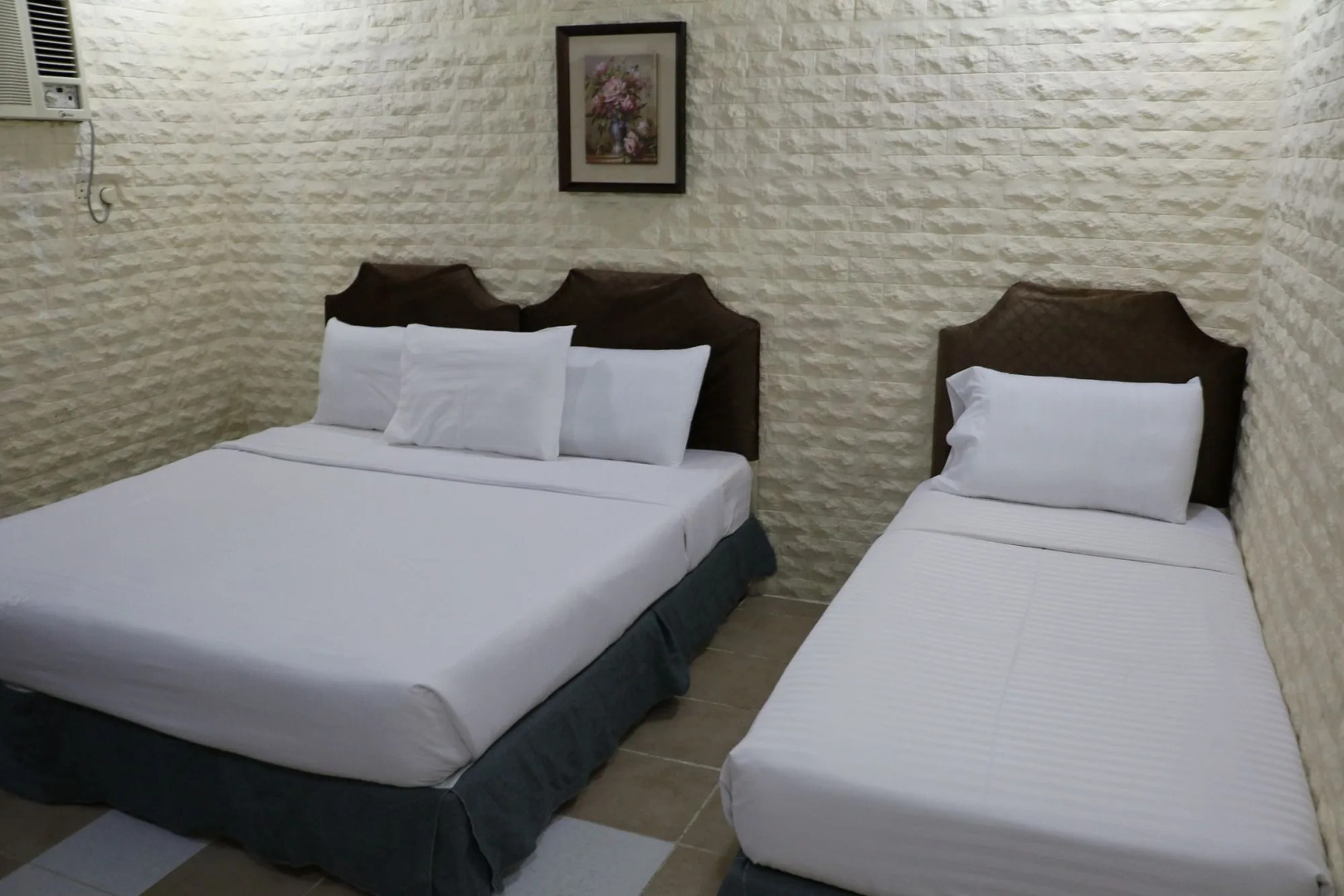 Al Alya Hotel Rooms and Suites