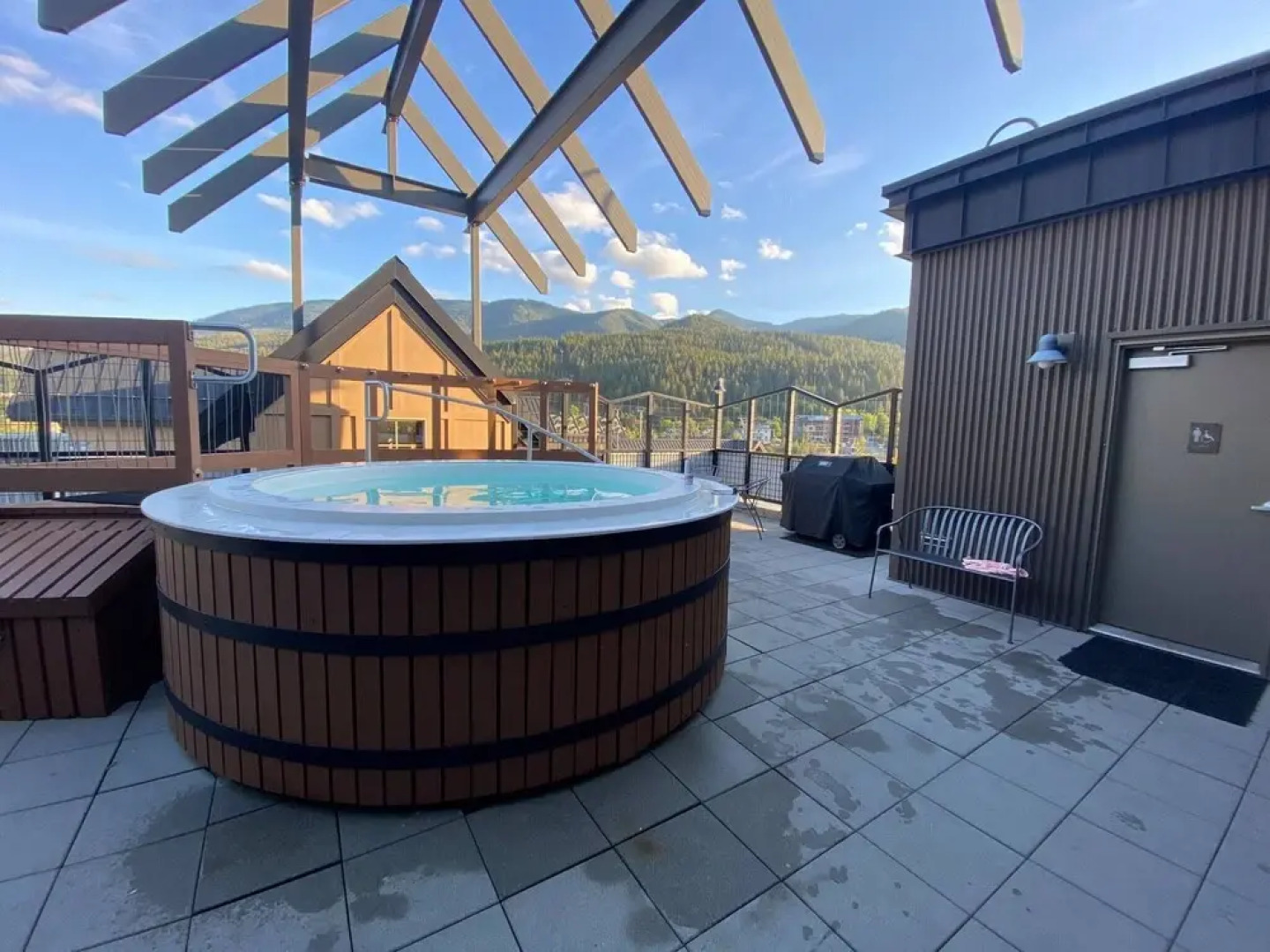 Shared Roof Top Hot Tub Silver Mtn