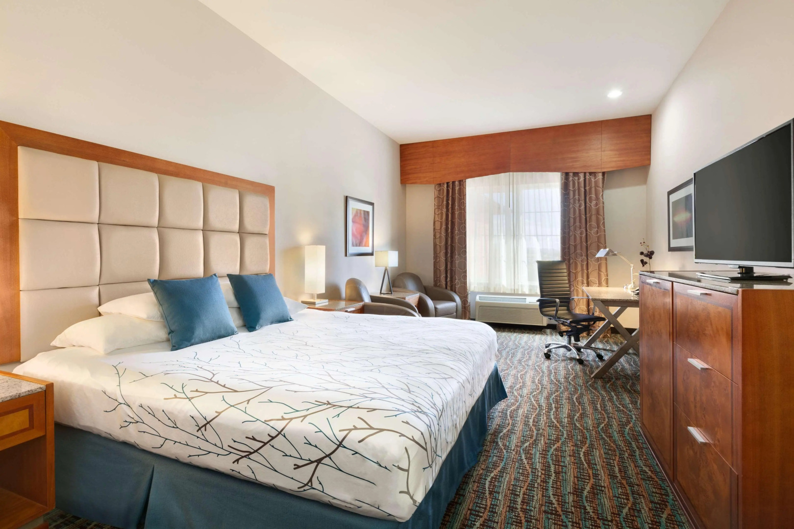 Best Western Plus Peppertree Inn At Omak