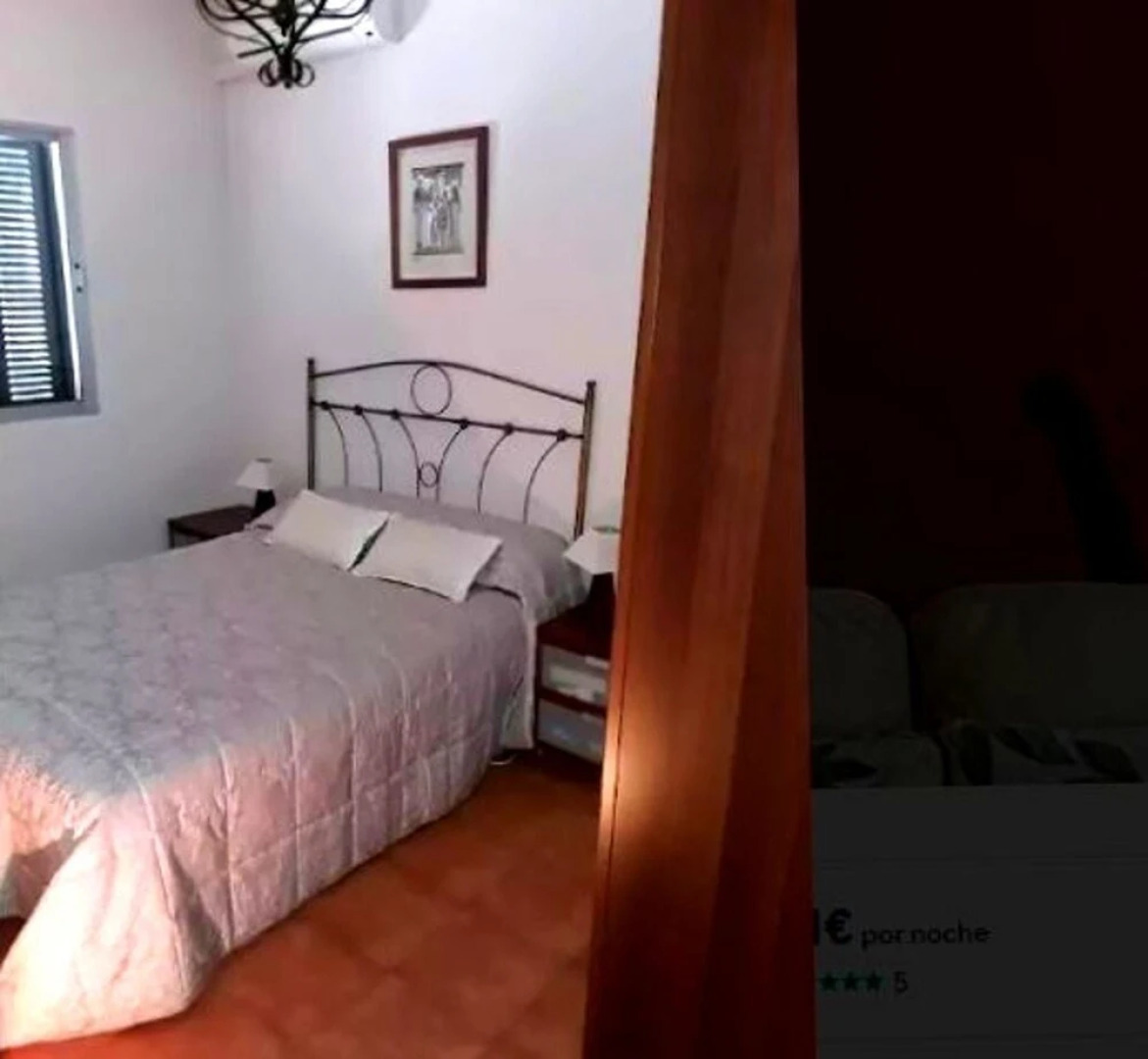 House With 5 Bedrooms in Dos Hermanas, With Pool Access, Enclosed Gard