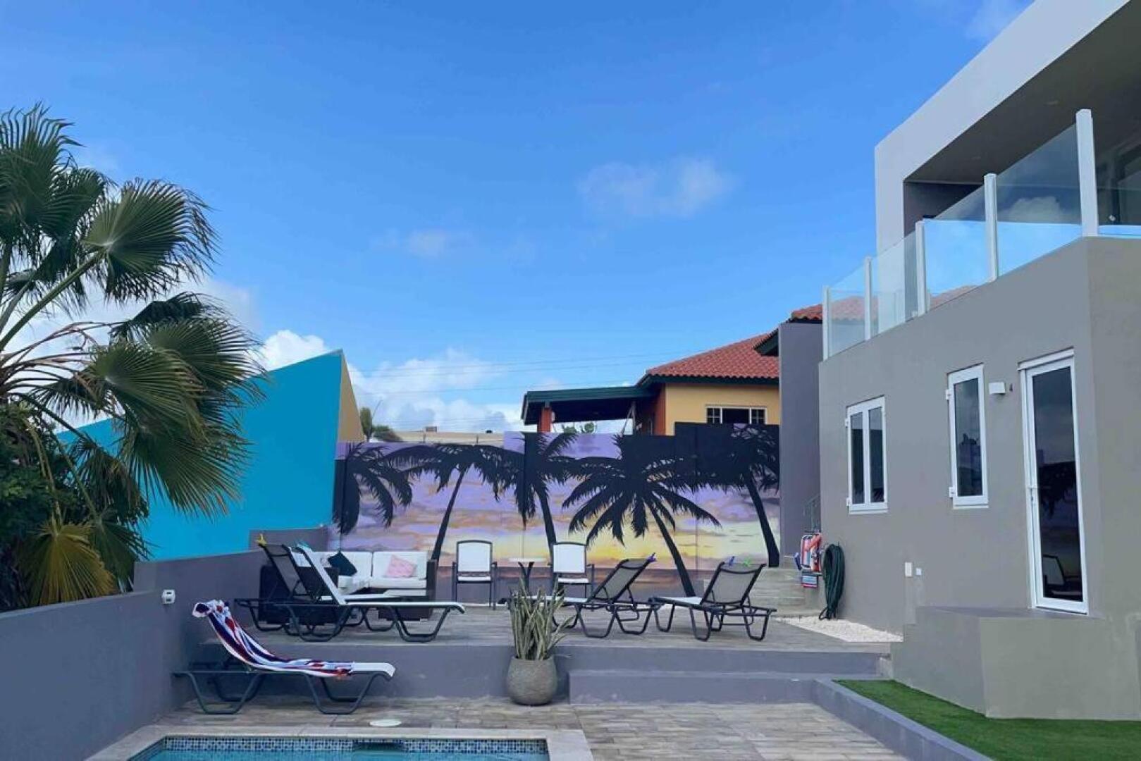 Private Estate with Pool 10bed/6baths