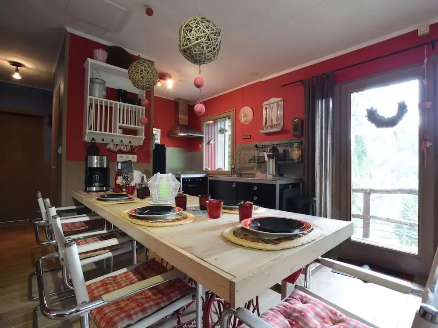 Lively Holiday Home With Garden, Barbecue, Garden Furniture