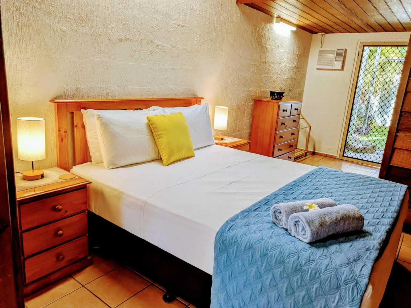 Beachside Cottage - A Private Peaceful Hidden Gem 50m to Beach