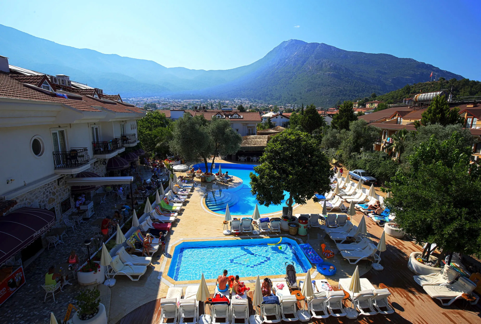 The PINEHILL Hotel & Suites