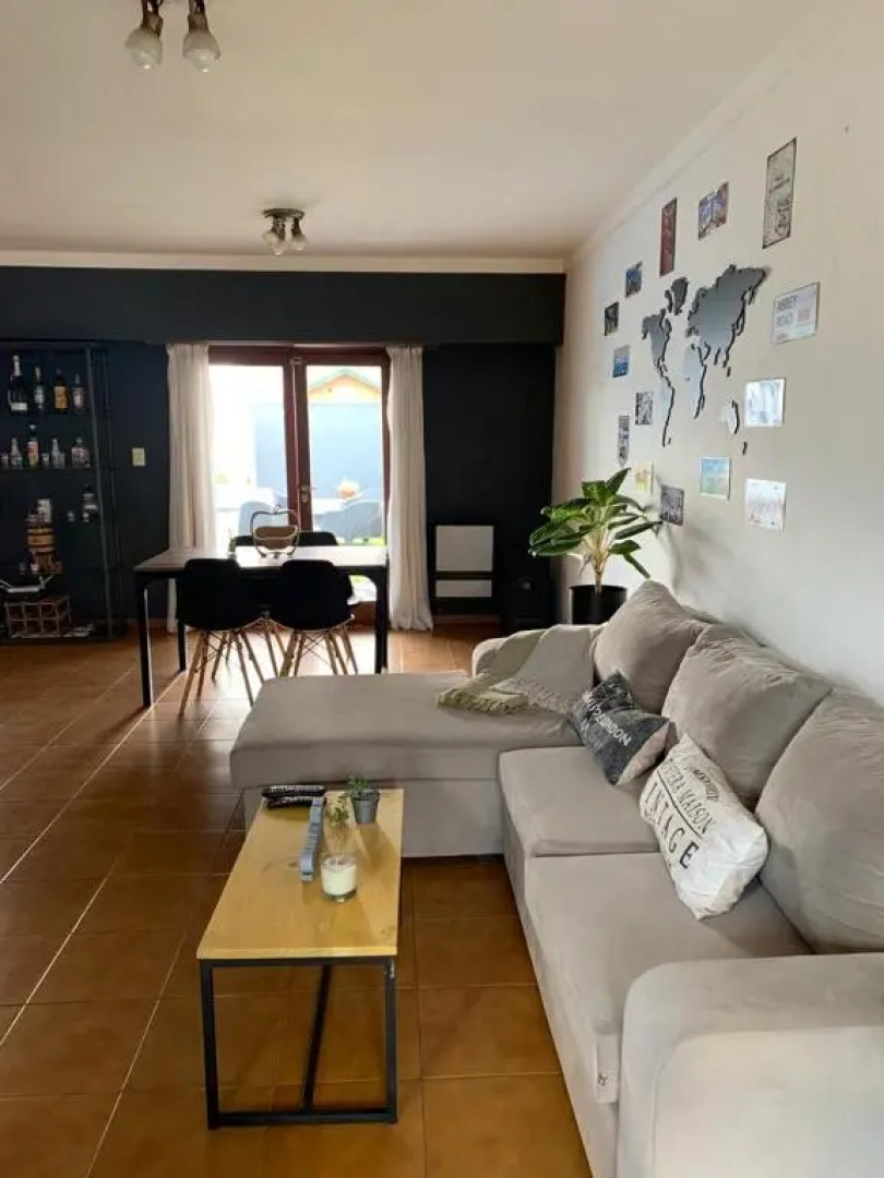 Casa con pileta cochera y quincho 1300m de la playa