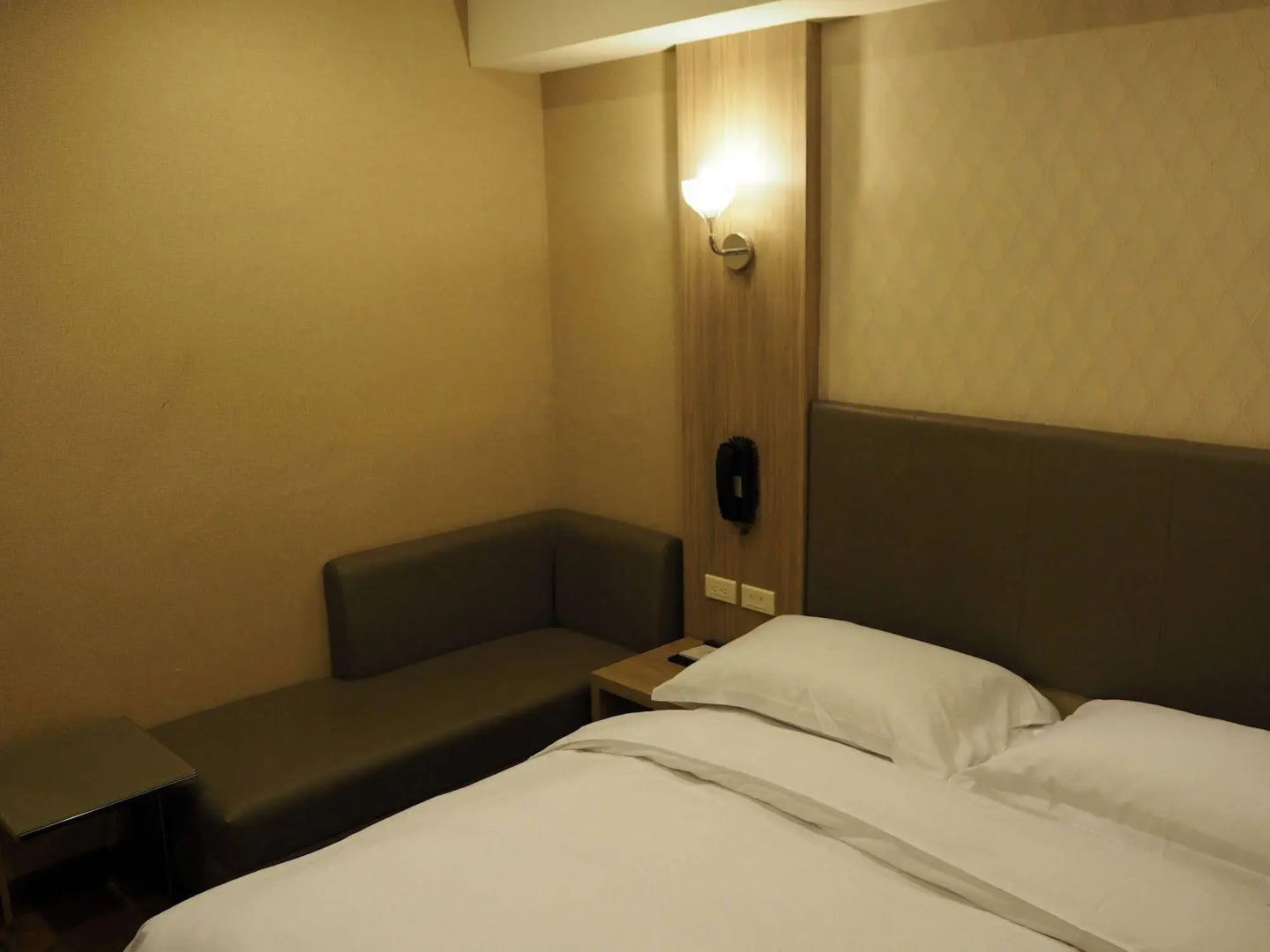 The Riverside Hotel International