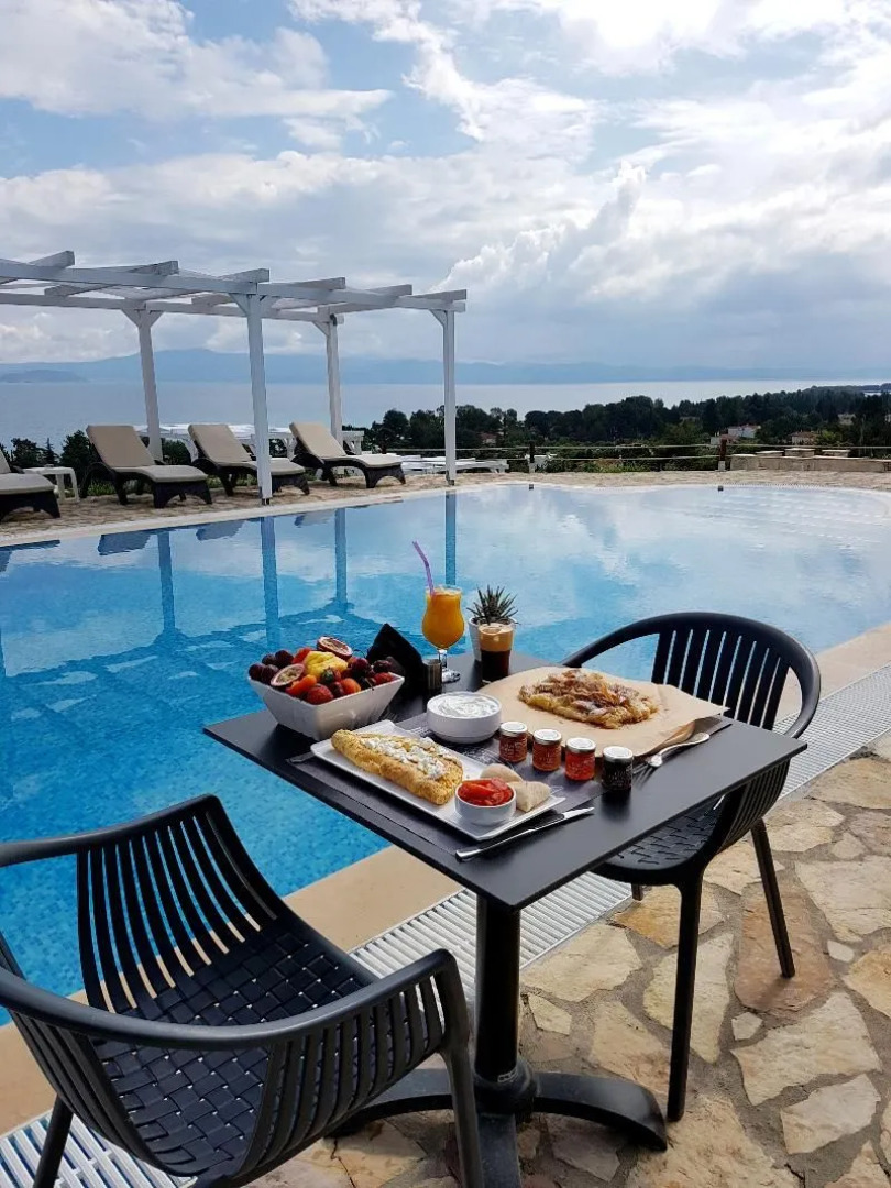 Bungalow White Apartments and Suites