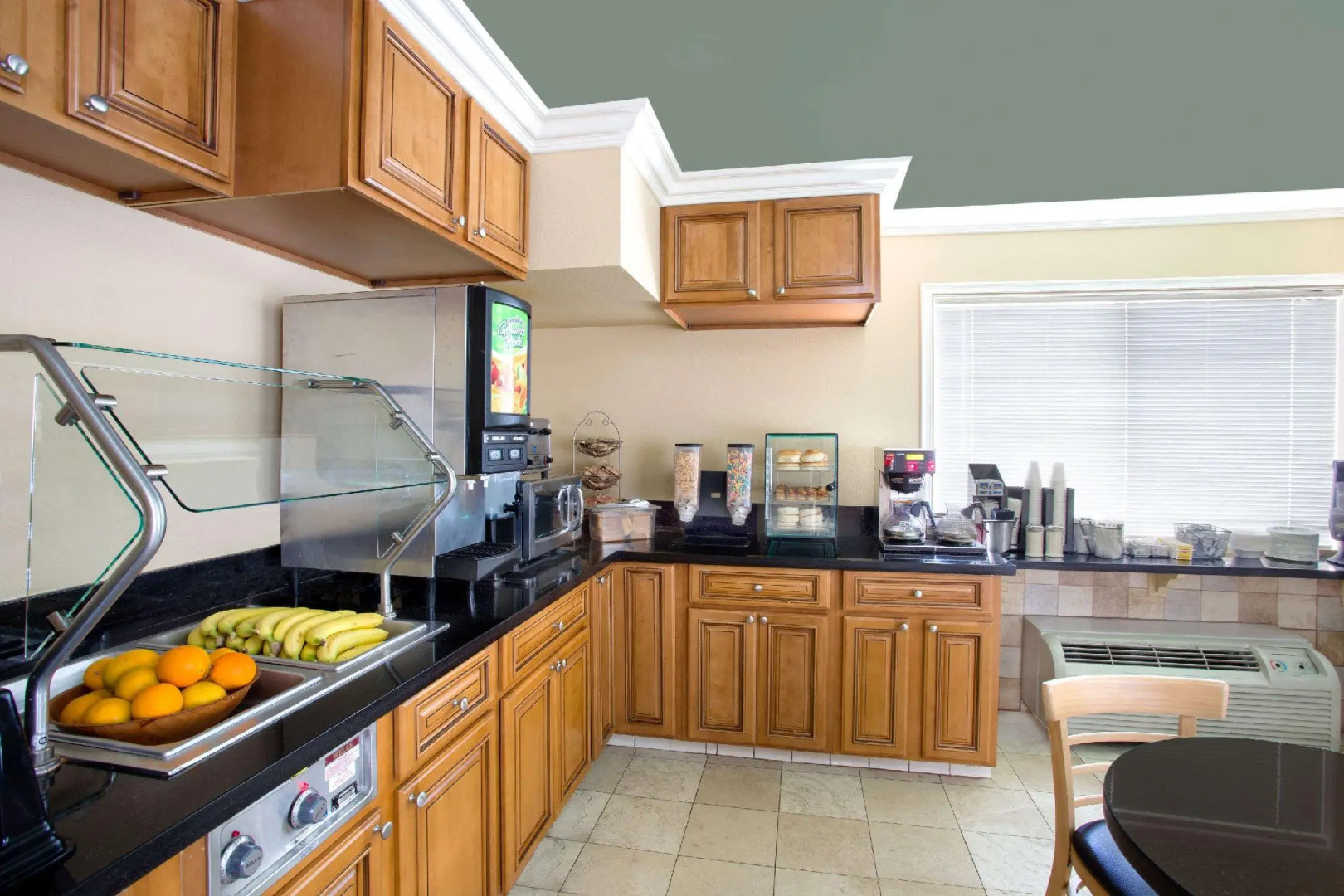 Travelodge by Wyndham Costa Mesa Newport Beach Hacienda