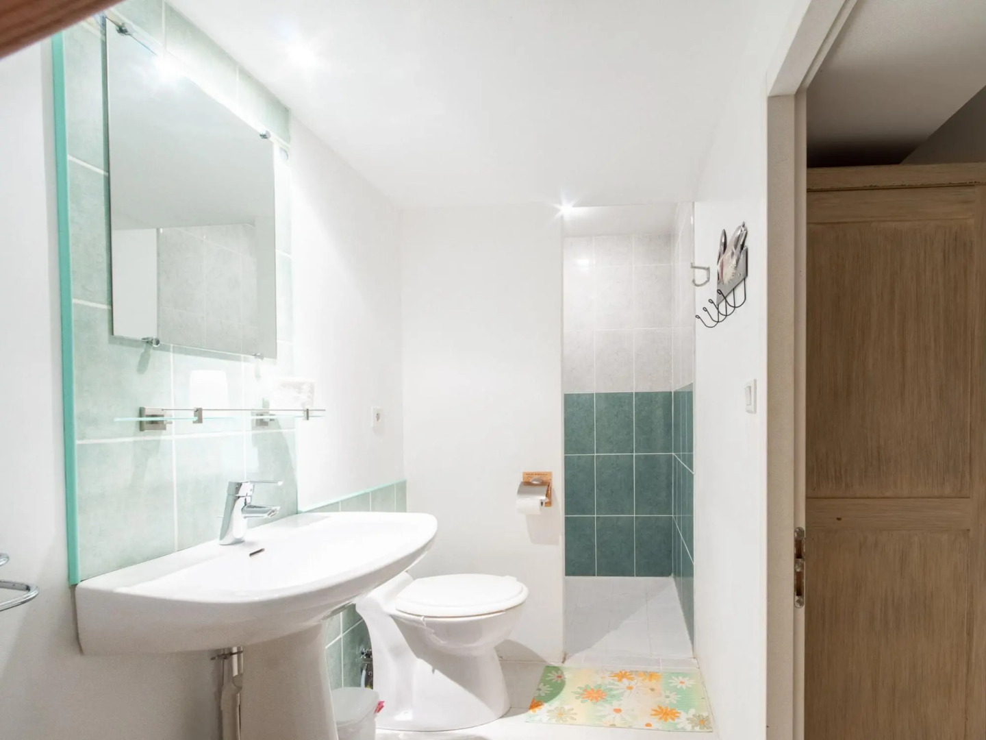 Idyllic Holiday Home in Dégagnac with Jacuzzi Near River