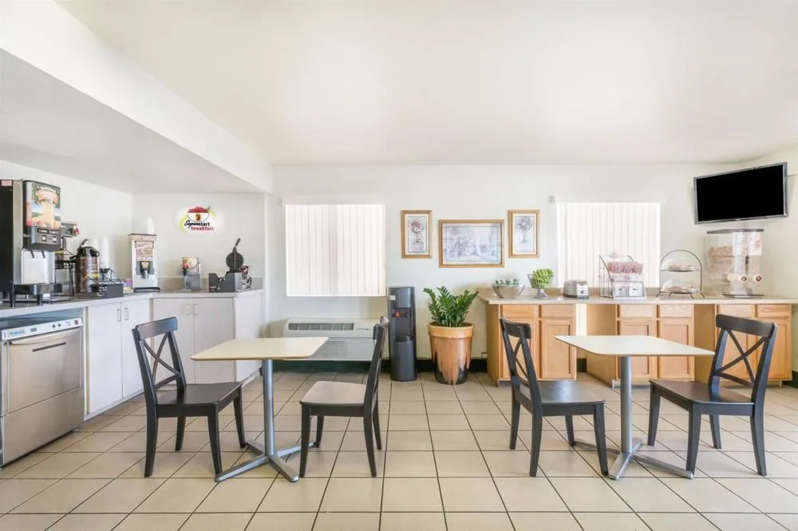 Super 8 Phoenix Metro North