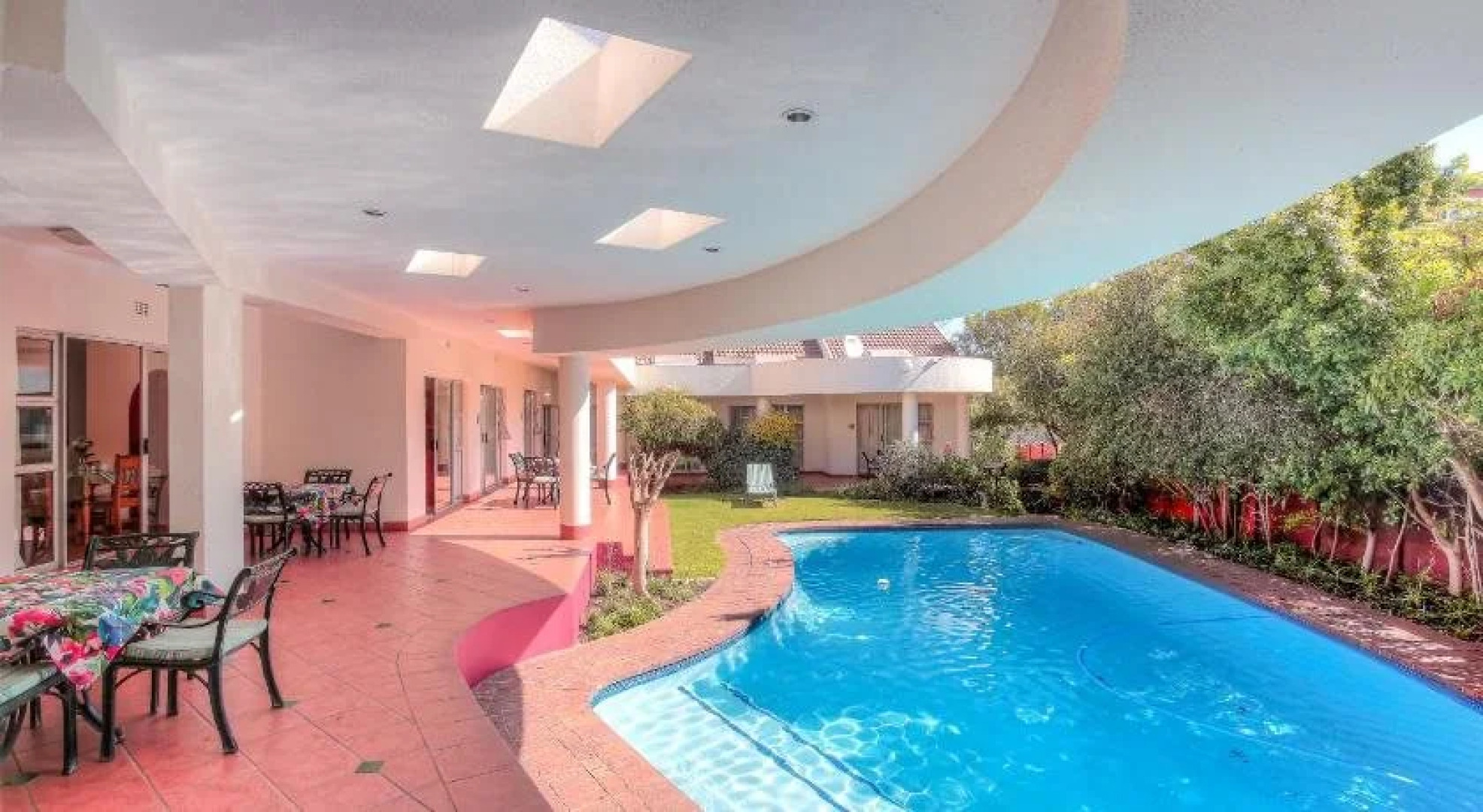 Woodmead Guest Lodge