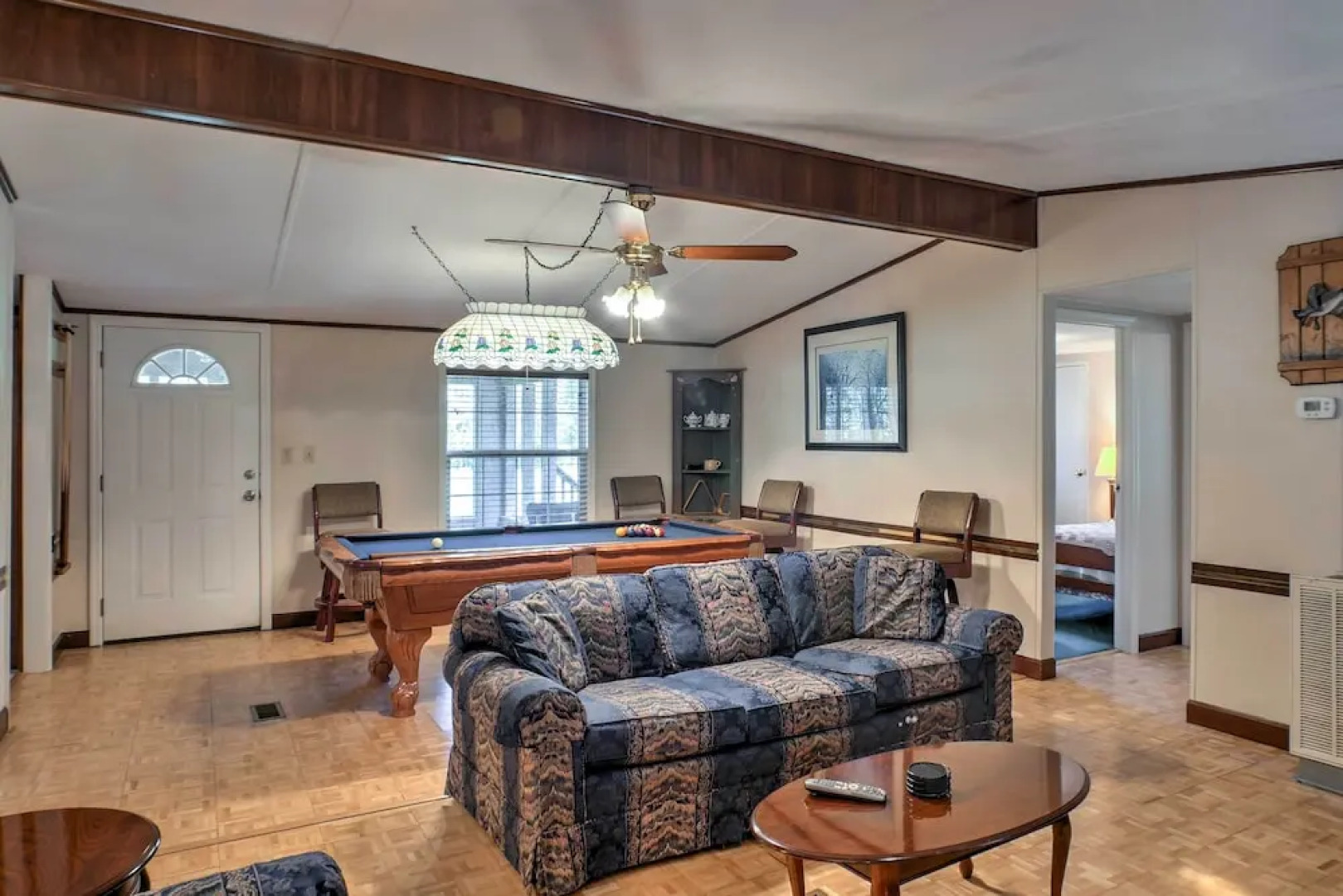 Ooltewah Cabin w/ Grill, Pool Table & Porch!