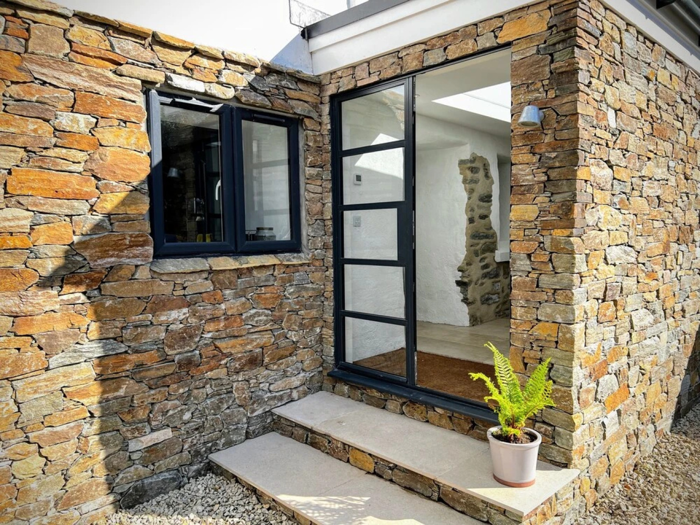 Beautiful Rural Cottage by the Coast