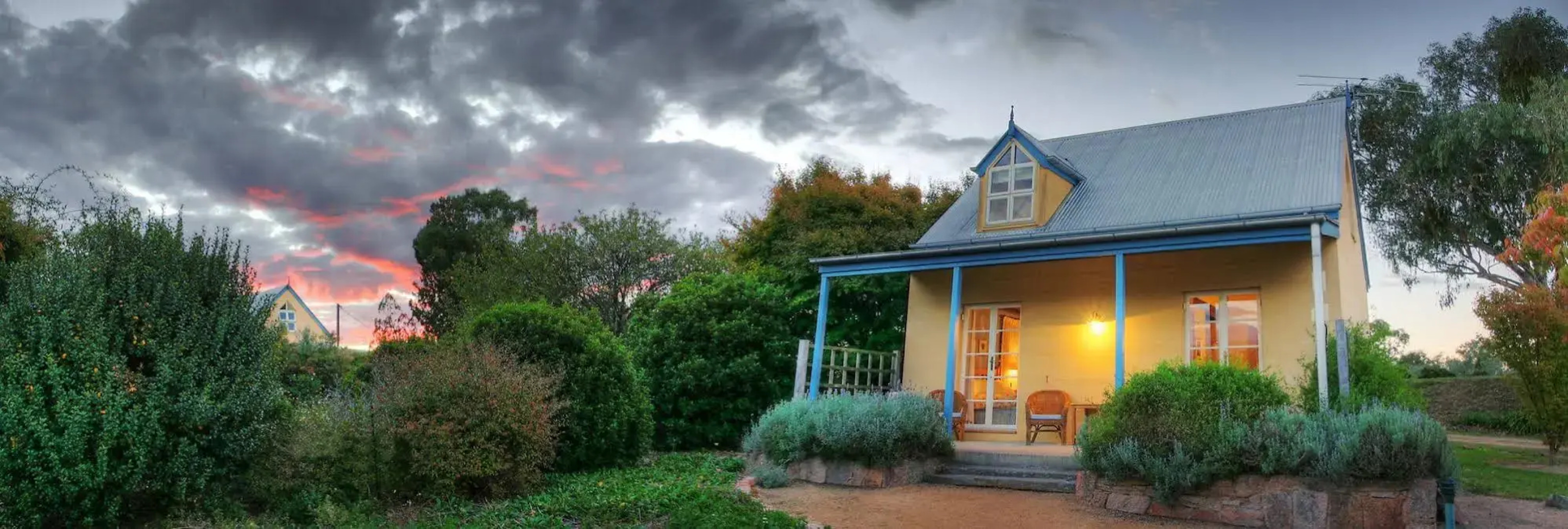 Vineyard Cottages & Cafe