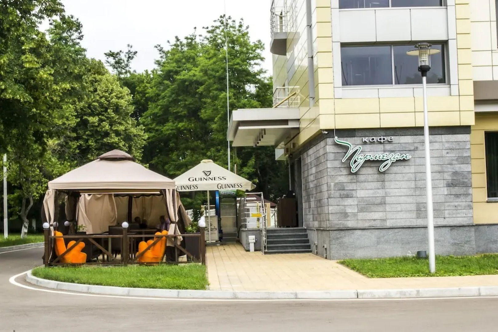 Гостинично-ресторанный комплекс с пляжем RiverSide