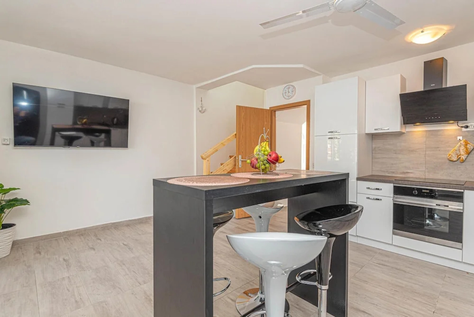 Amazing Home in Grebastica With Wifi and 4 Bedrooms