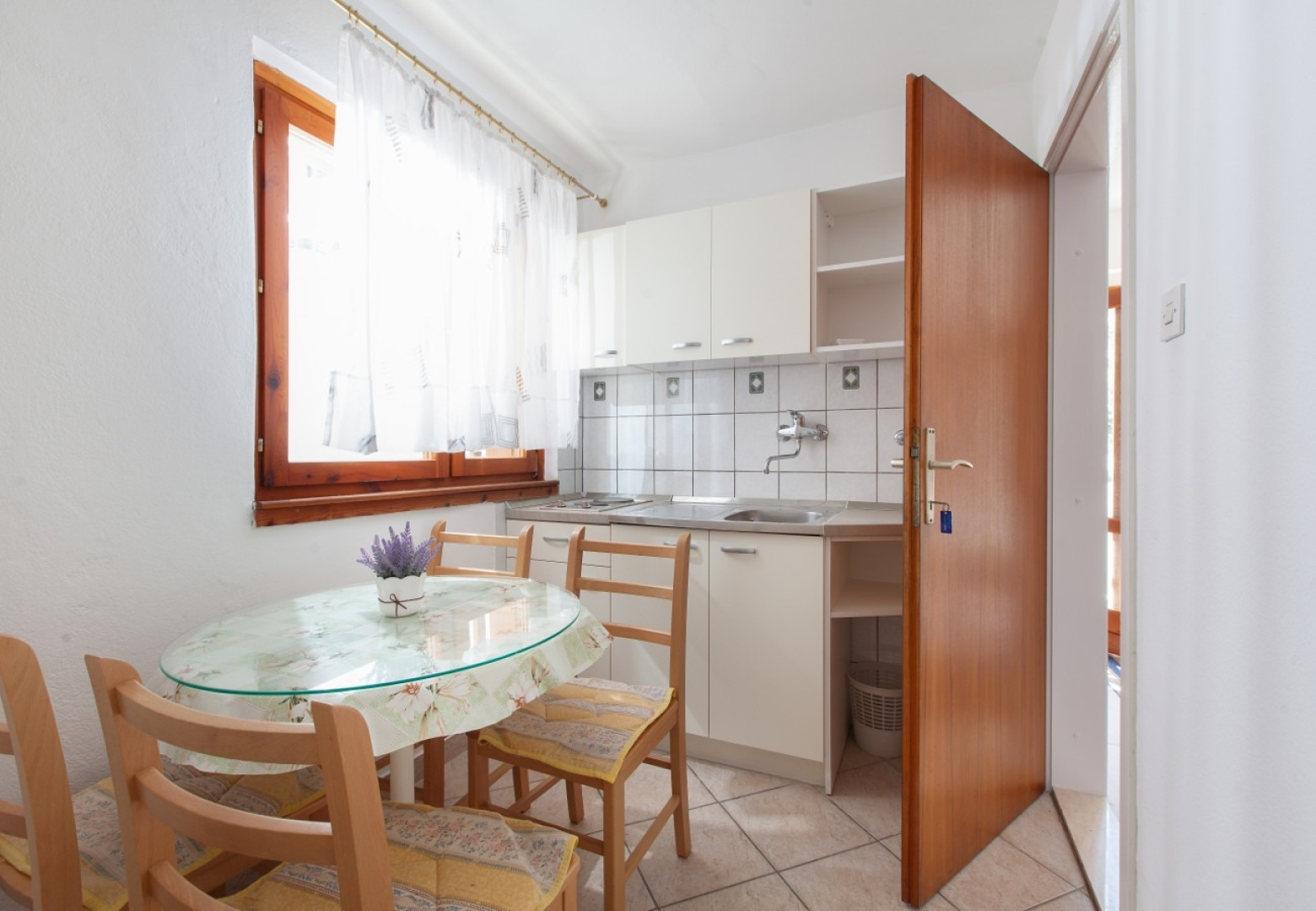 Apartment Ante M - 100 m from beach: A1 Brela, Riviera Makarska