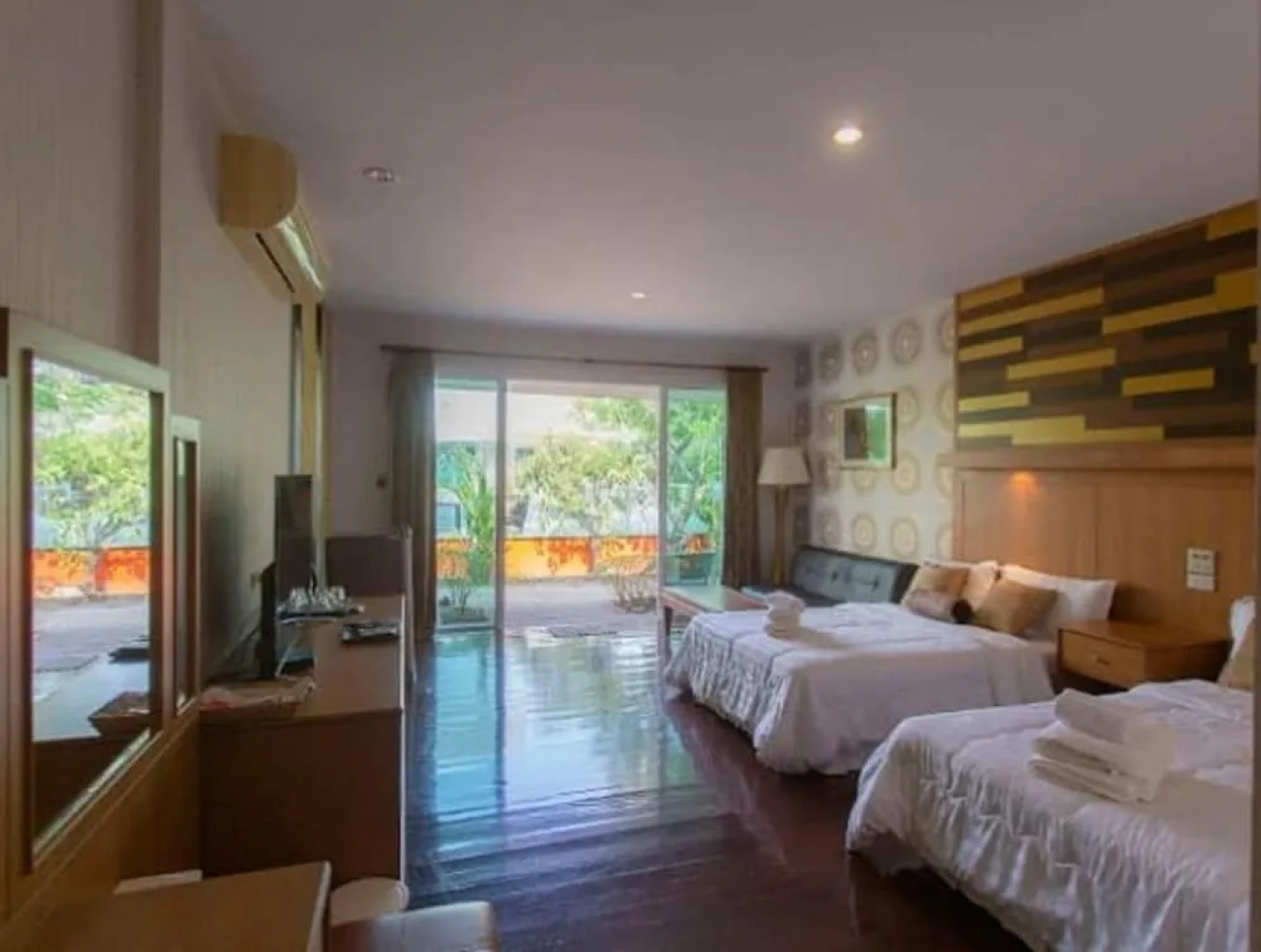 December Villas And Spa