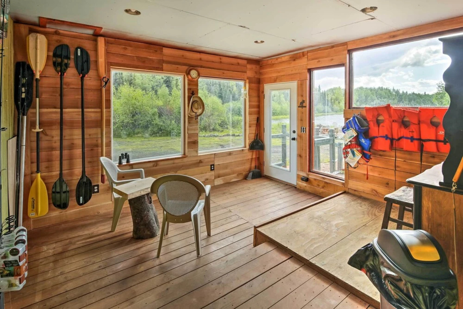 'lodge 88' - Steps to Weiner Lake w/ Dock & Boat!