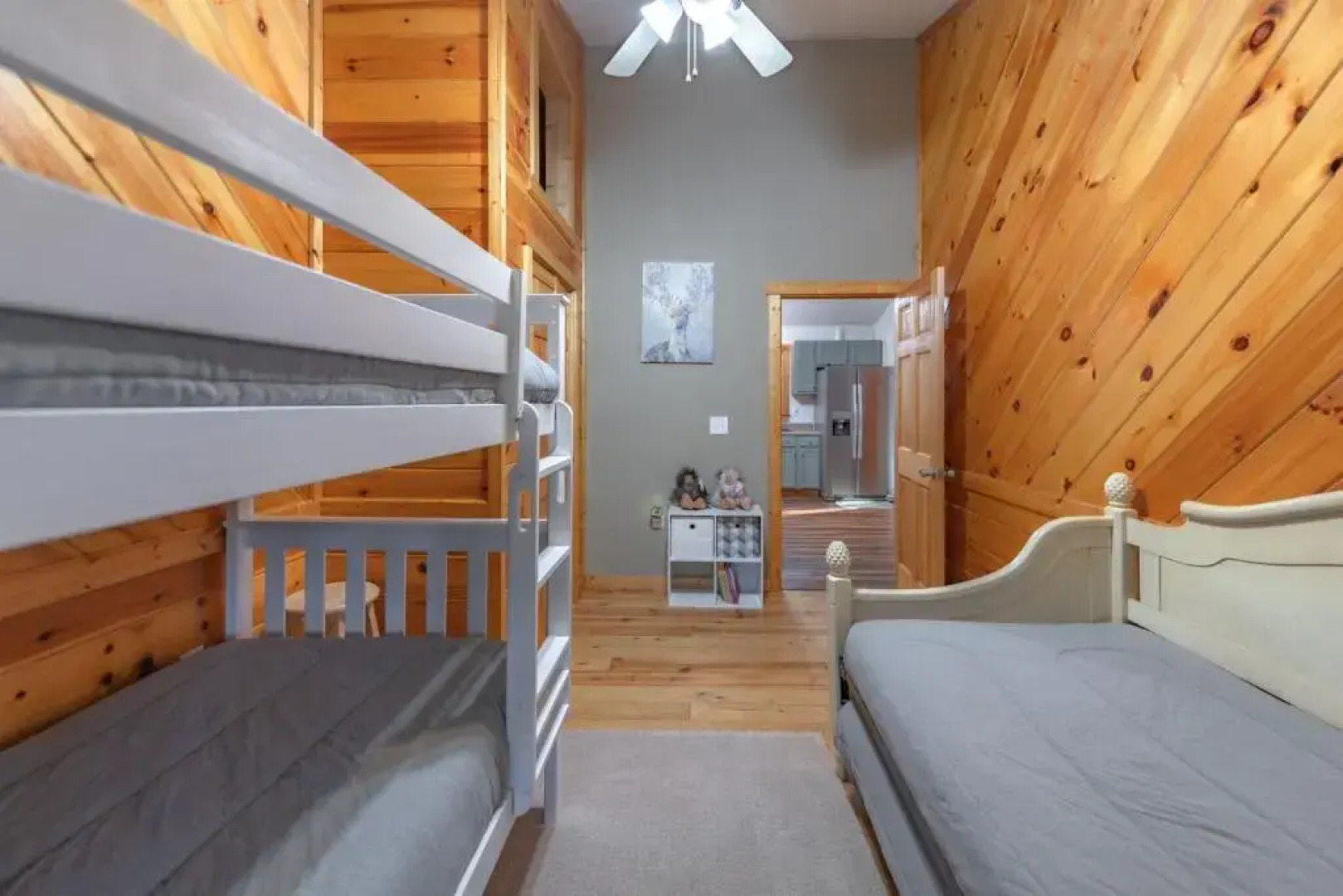 FAMILY FRIENDLY, Hot Tub, Fire pit, Pool Table, 2 Acres