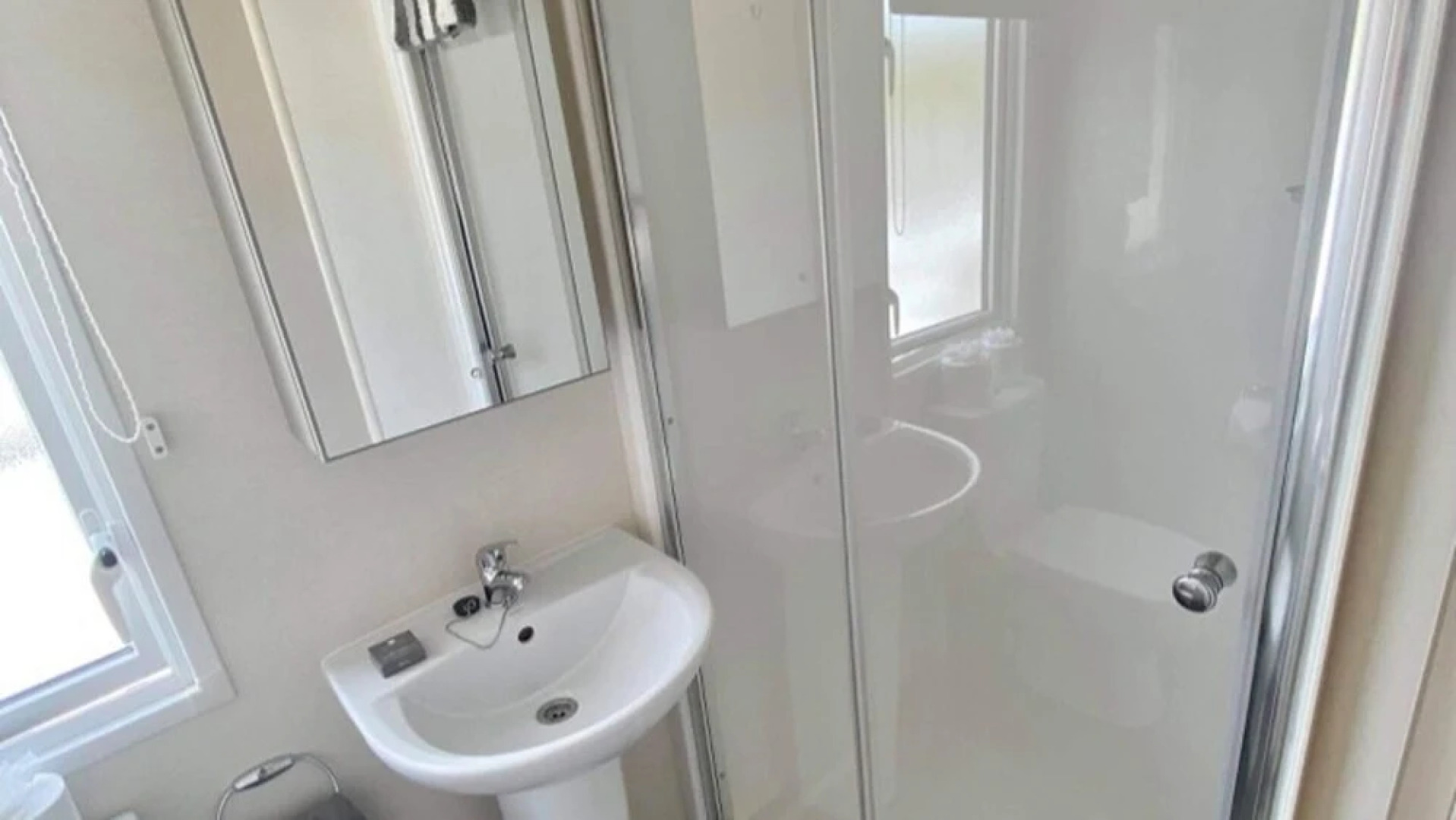 Lushness Lodge Hot Tub Lodge in Morpeth, England