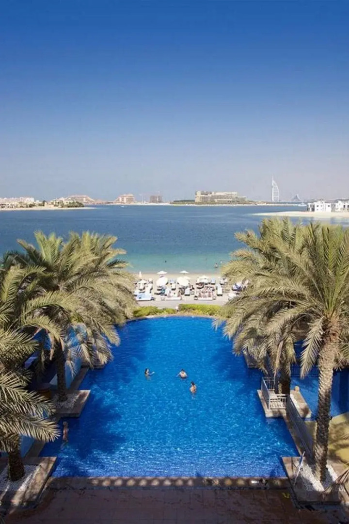 Mövenpick Jumeirah Lakes Towers Hotel