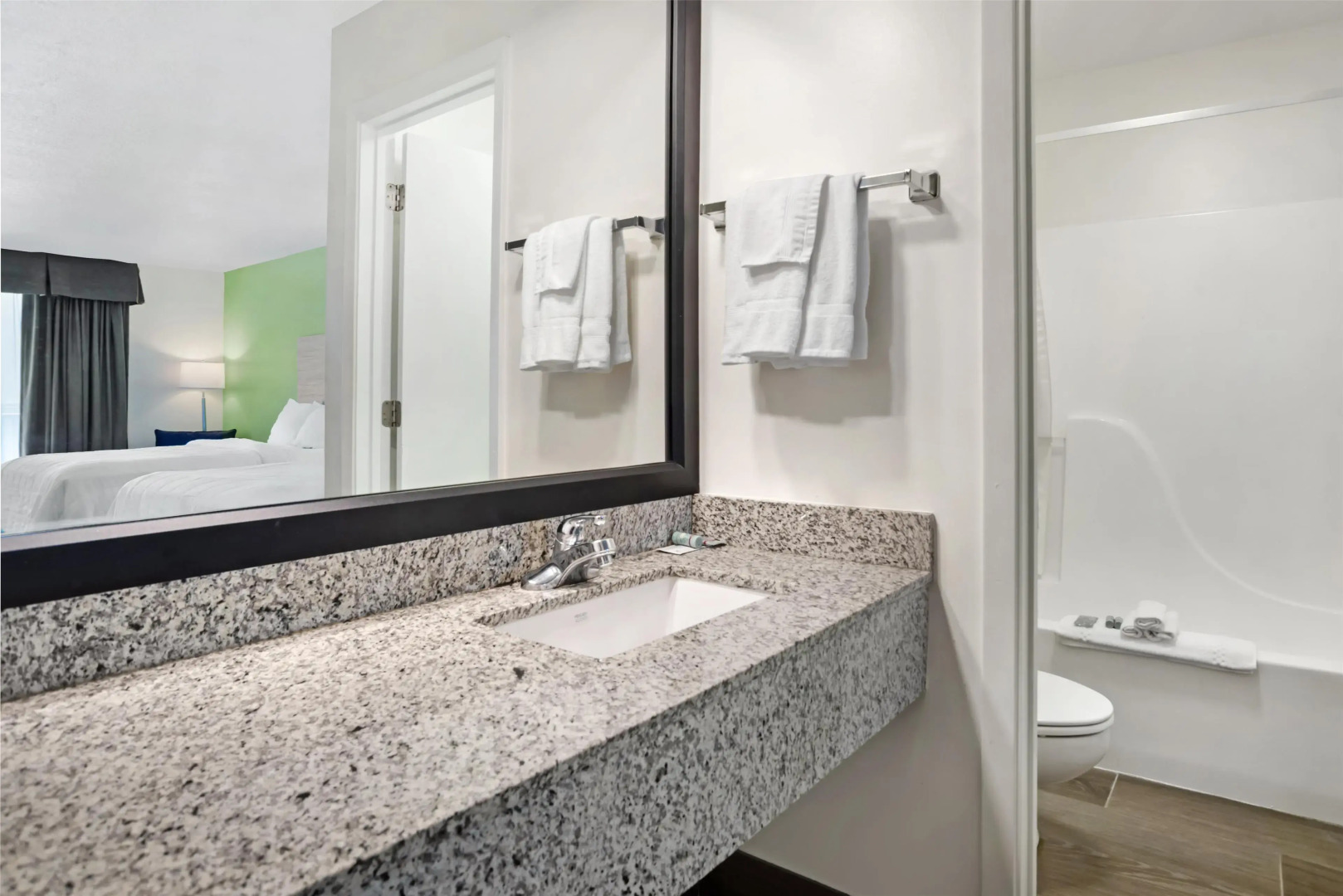 Best Western Navarre Waterfront