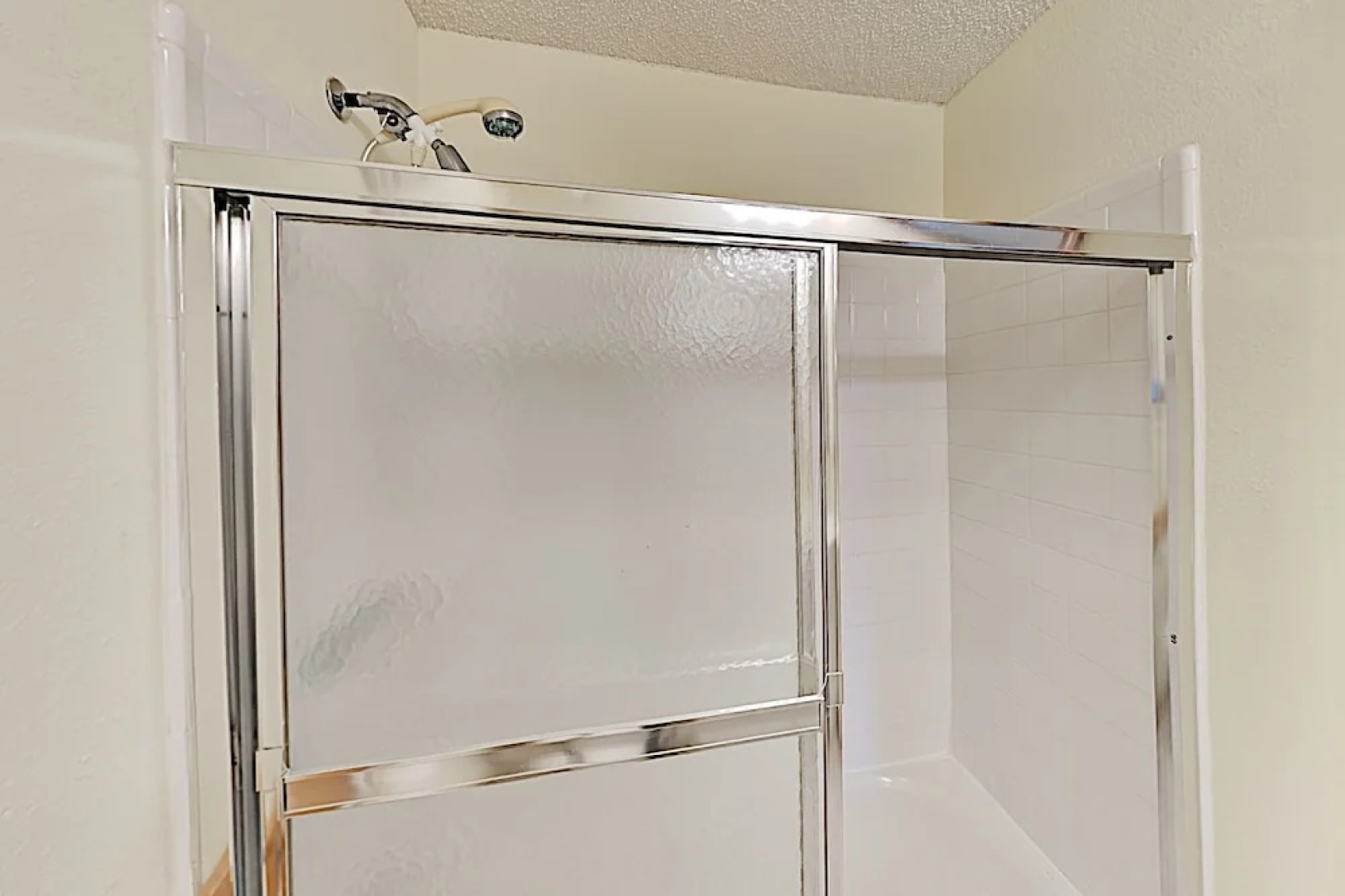 Bayside Getaway: Pools, Tennis, Golf, Private Dock 1 Bedroom Home