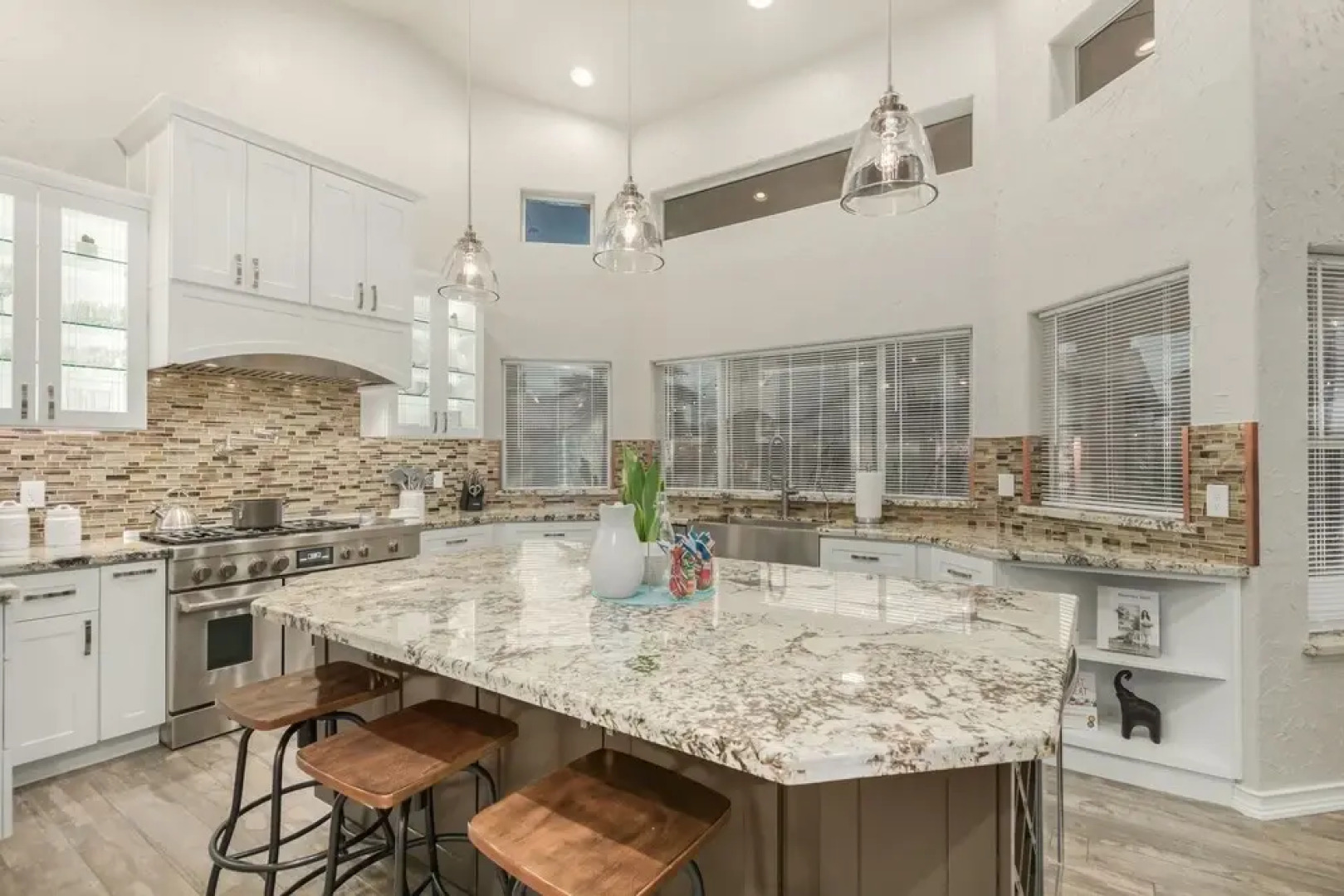 Citrus Cove Mesa 4 Bedroom Home by RedAwning