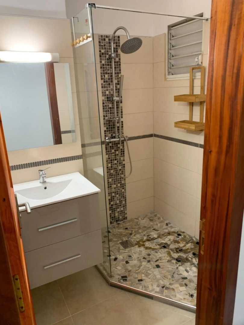 Studio ds résidence sécurisée avec vue & accès à la mer .