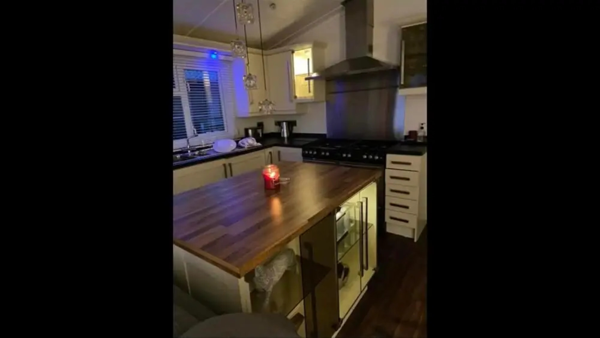 Charming 2-bed Lodge in Pwllheli, North Wales