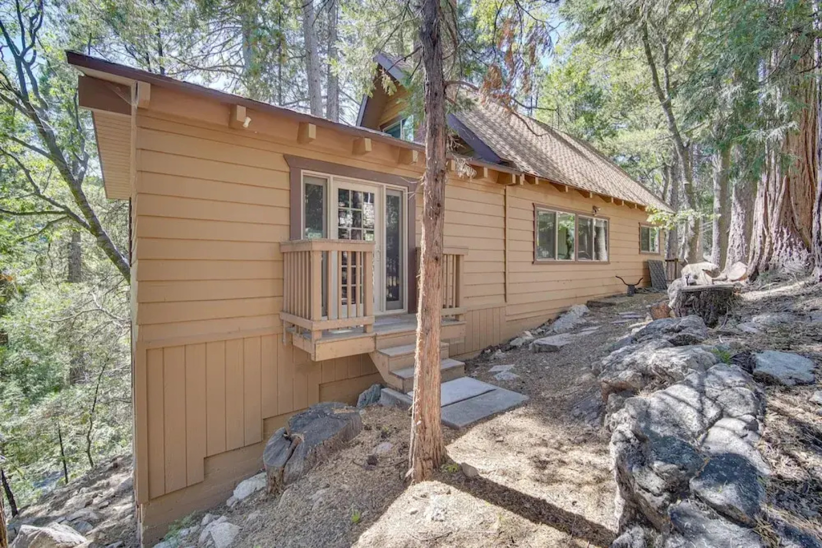 Serene Cabin Rental Near Lake Arrowhead Village!
