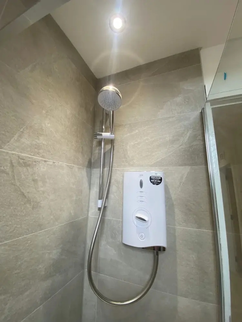 Bright & Spacious, Central for Airport and Glasgow