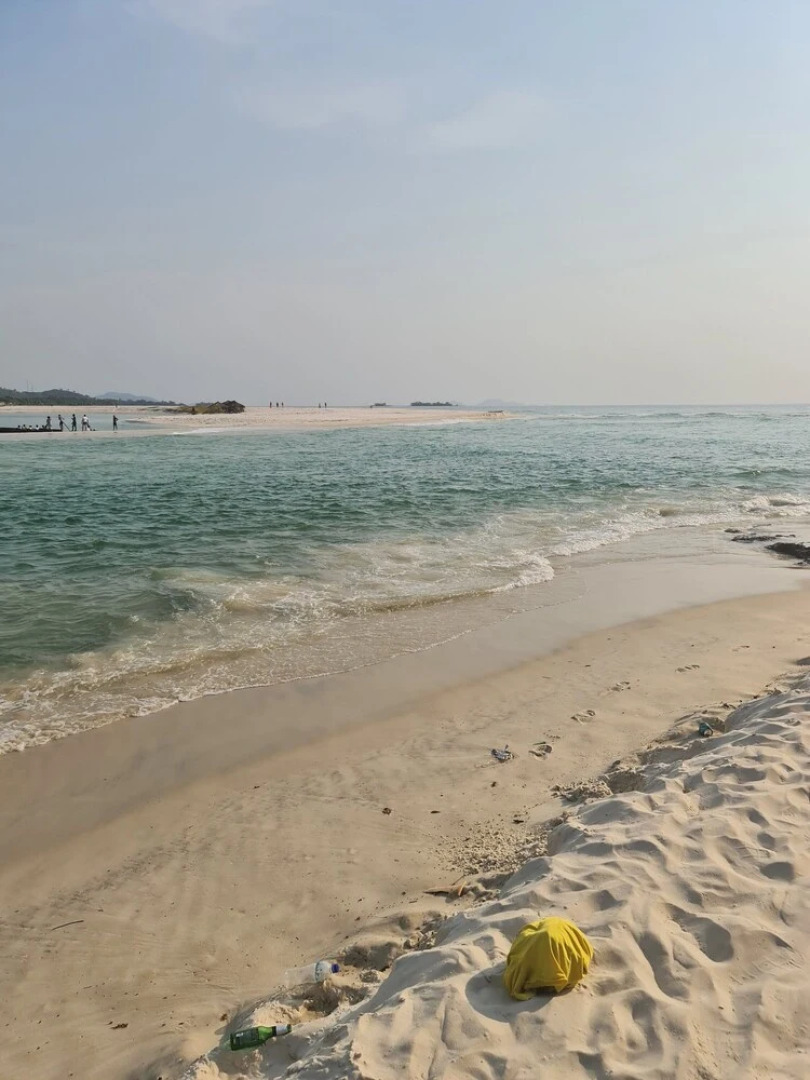 6-bed House in Freetown 5 min Drive From the Beach