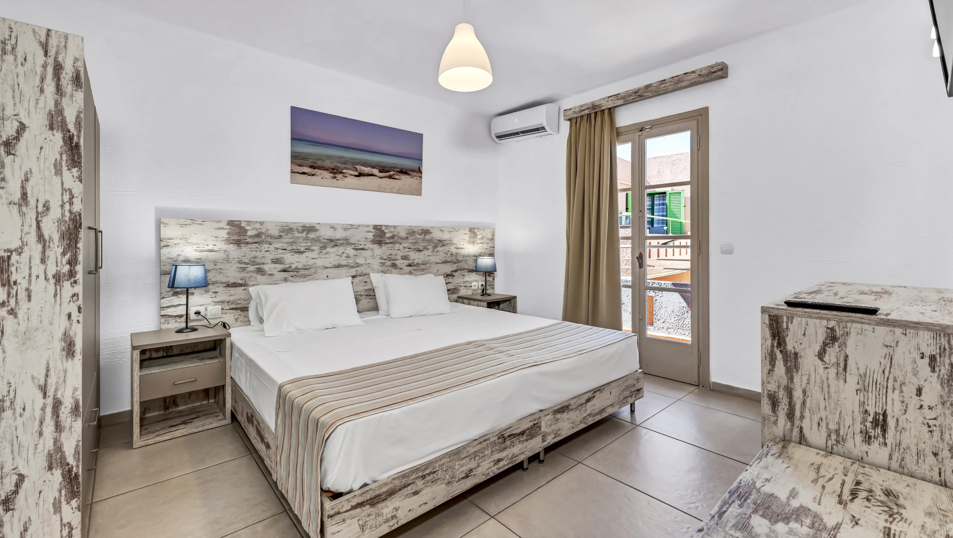 Evina Rooms & Suites